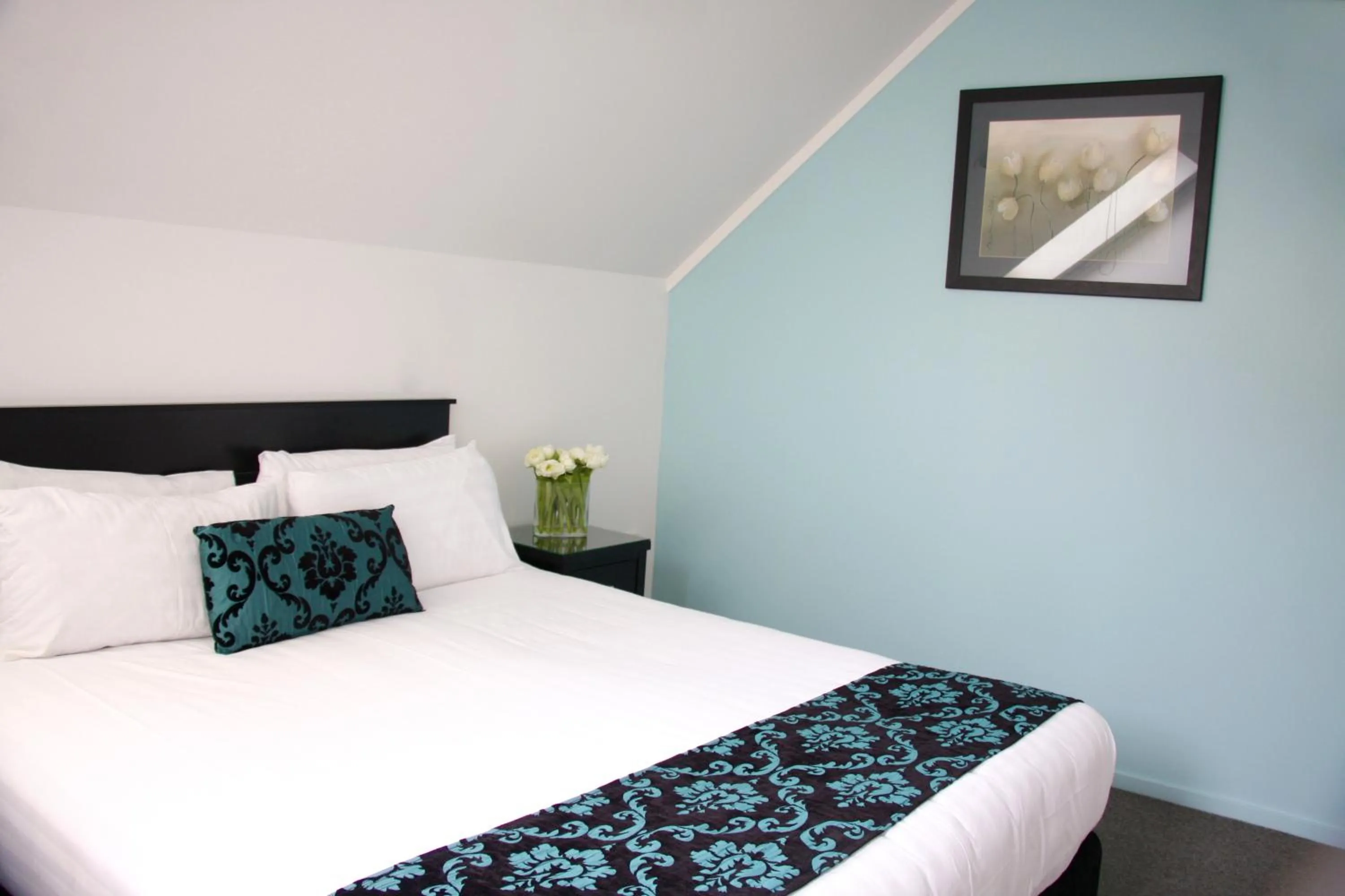 Bedroom, Bed in Camelot On Ulster