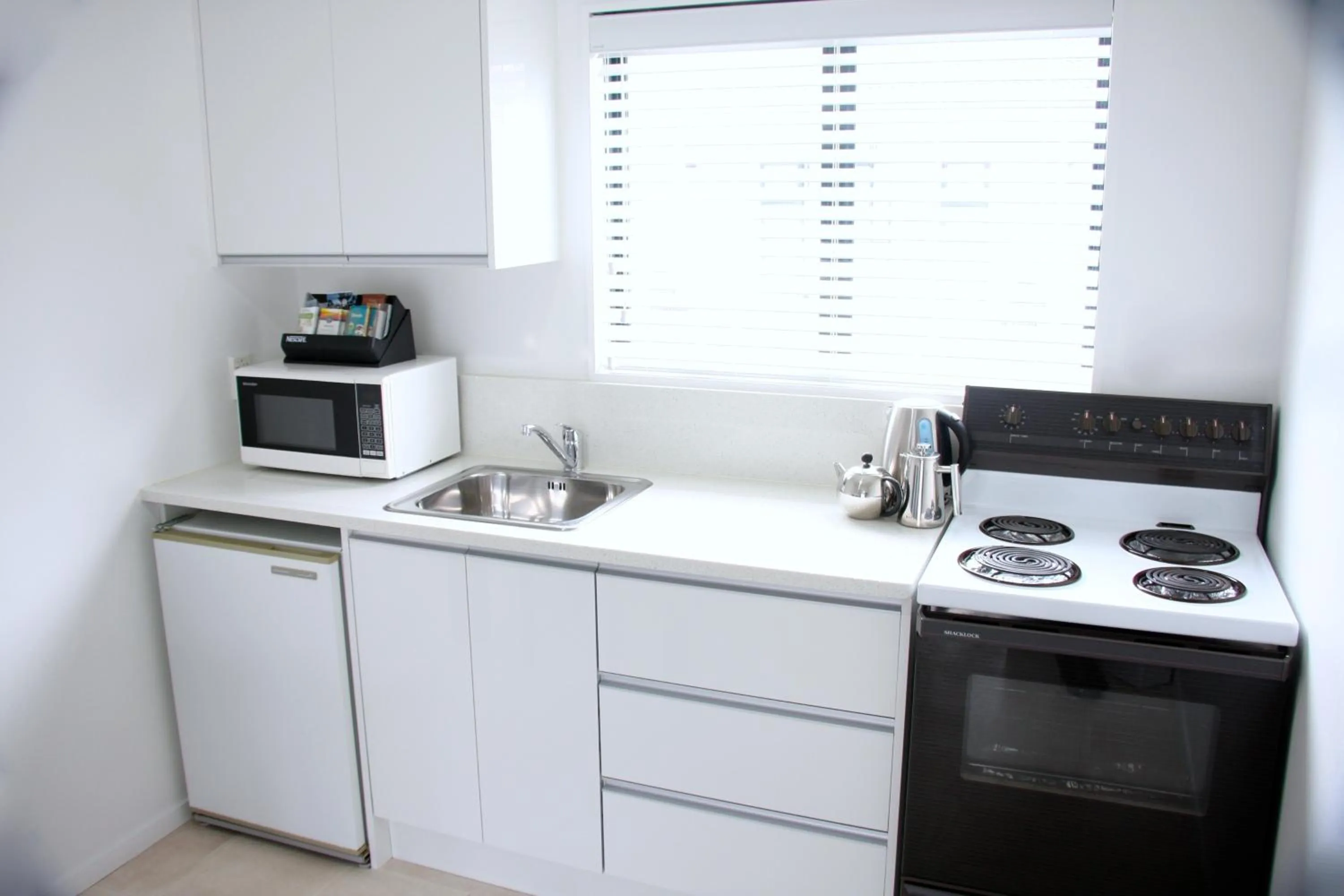 Kitchen or kitchenette in Camelot On Ulster