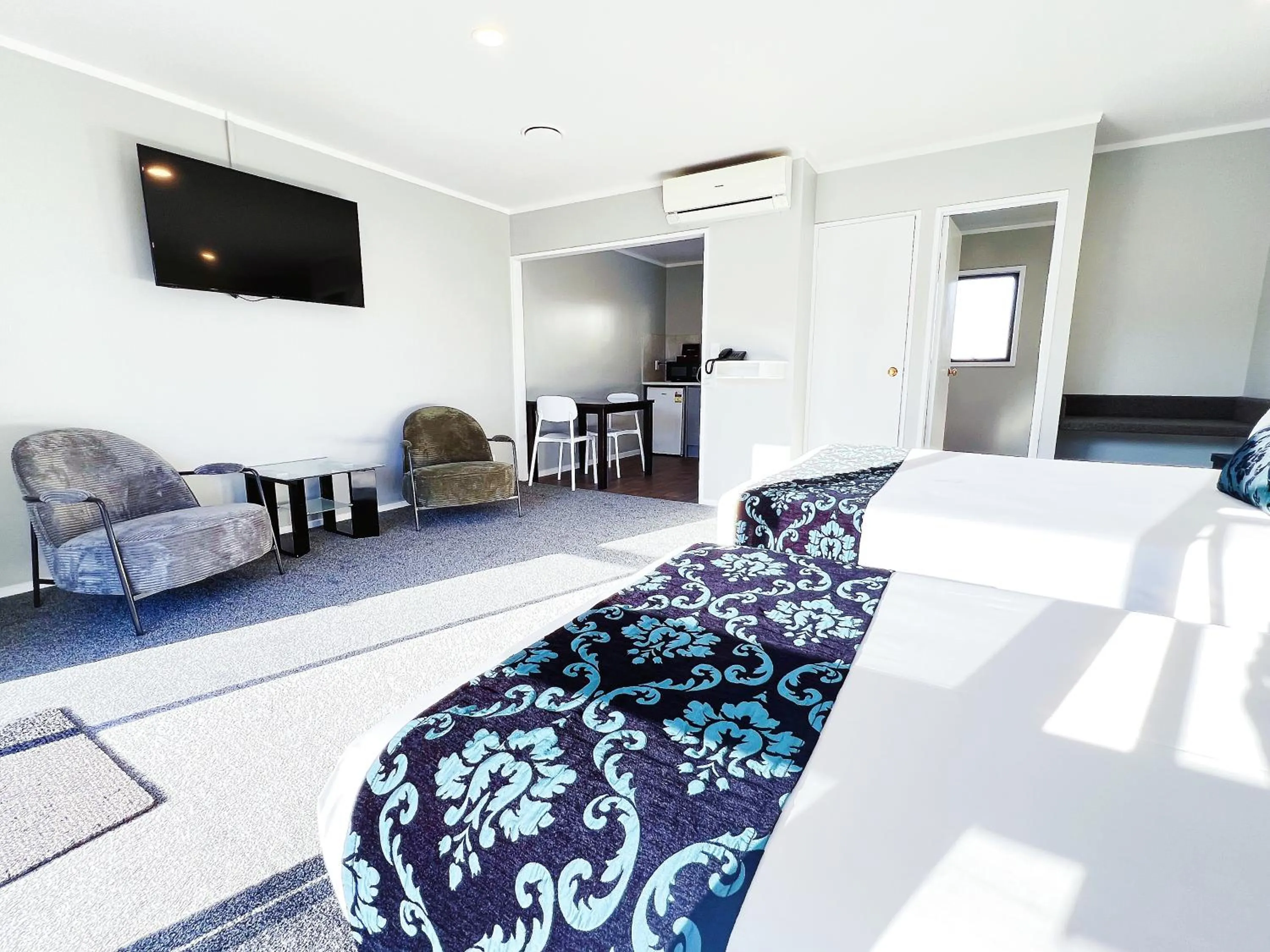 Photo of the whole room, Bed in Camelot On Ulster