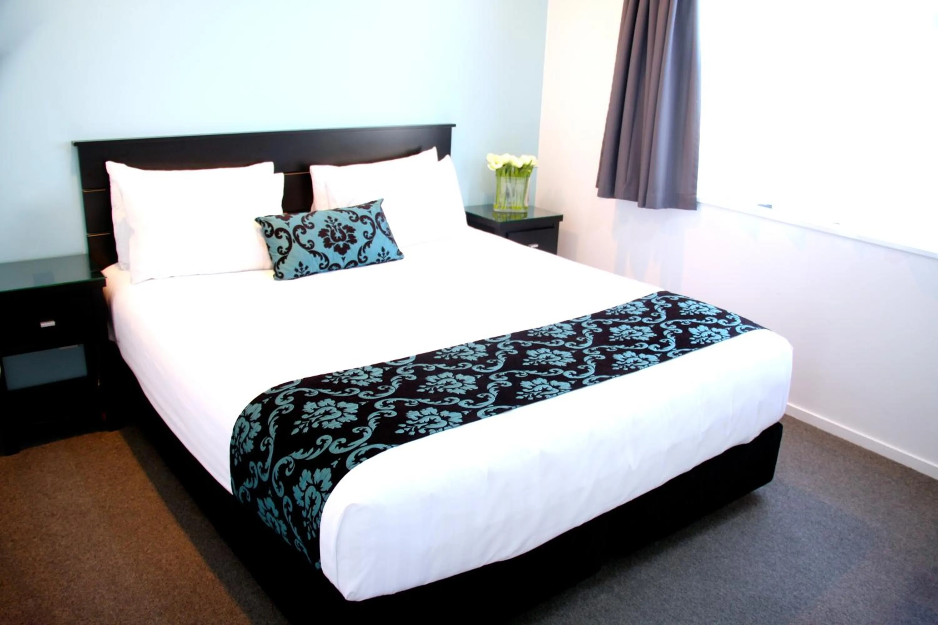 Bedroom, Bed in Camelot On Ulster