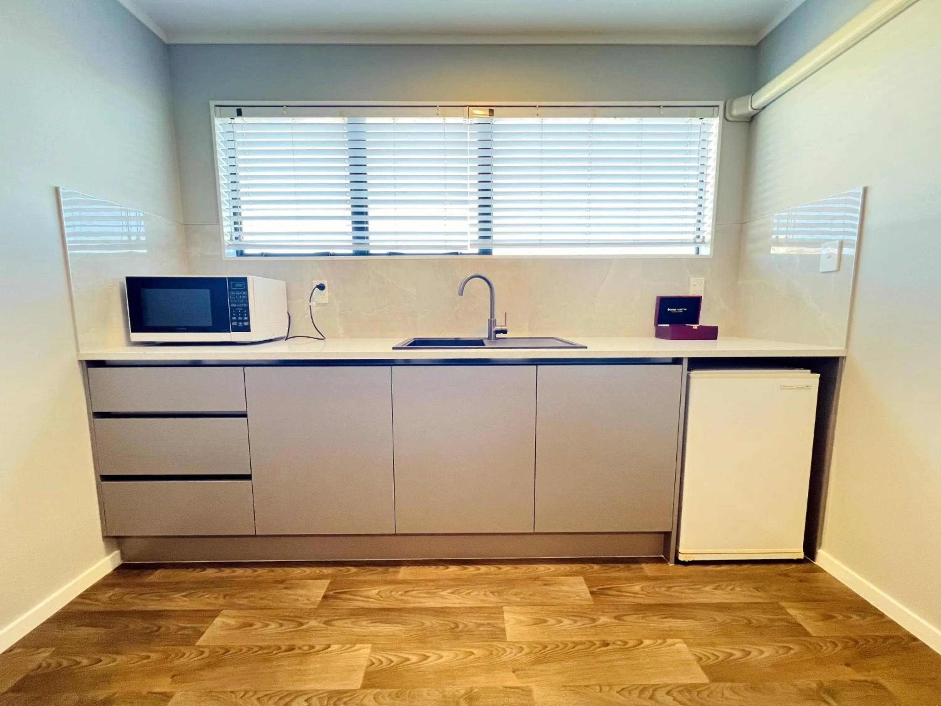 Kitchen or kitchenette in Camelot On Ulster