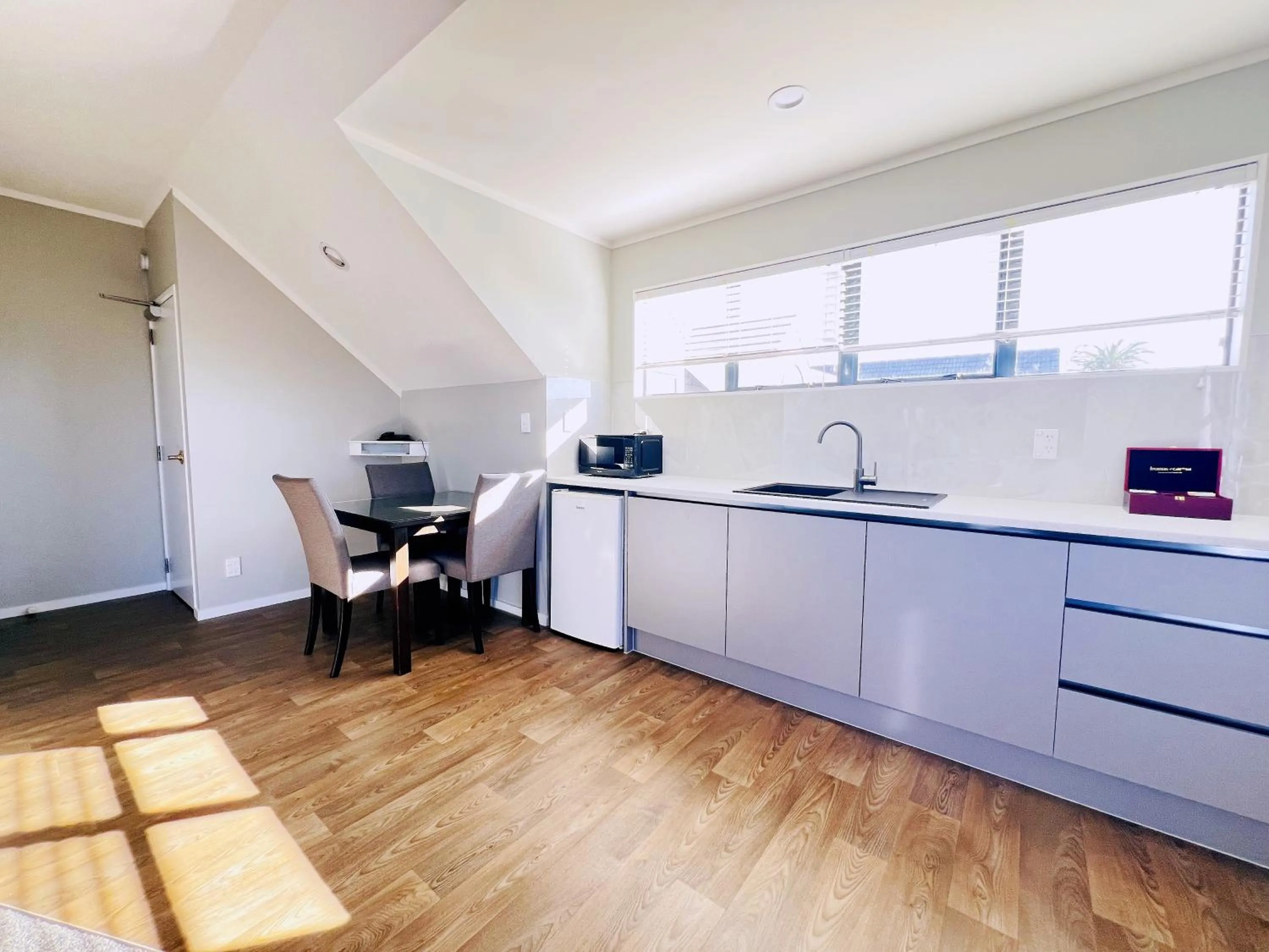 Kitchen or kitchenette in Camelot On Ulster