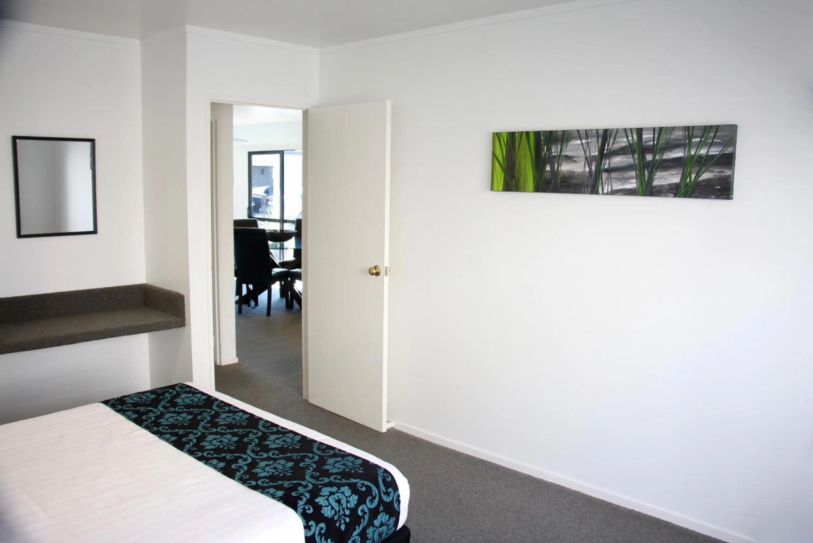 Bedroom, Bed in Camelot On Ulster