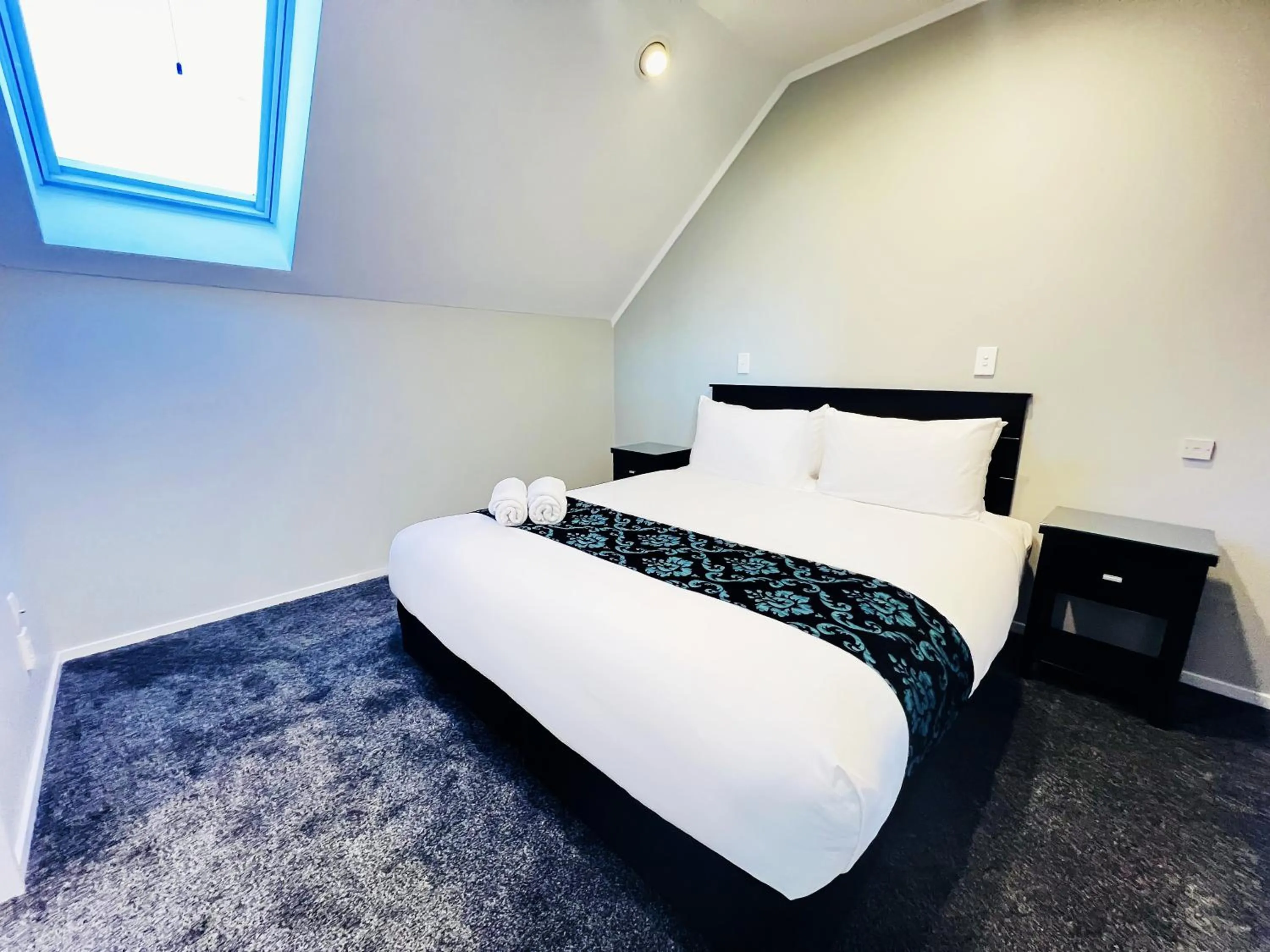 Bedroom, Bed in Camelot On Ulster