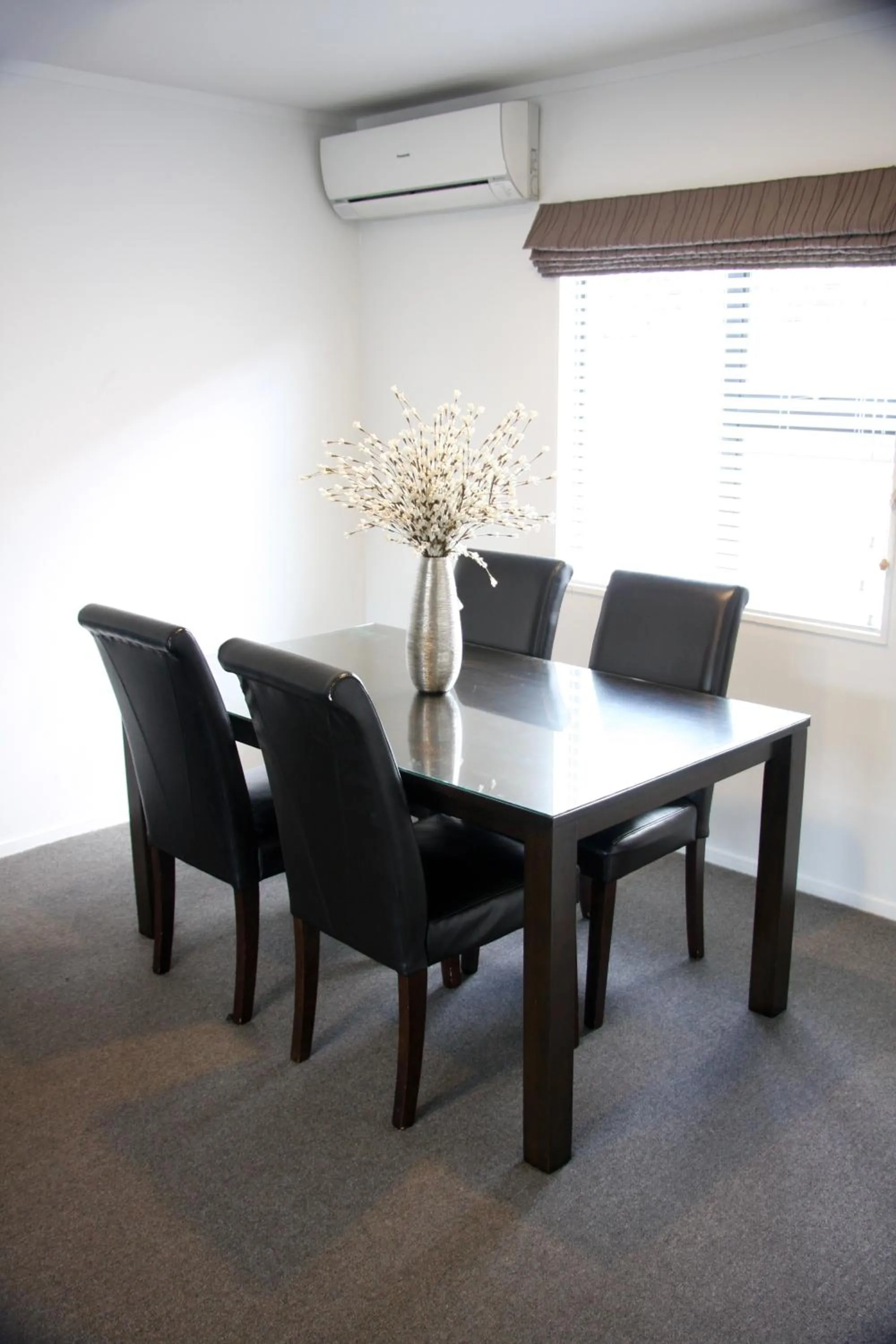 Dining area in Camelot On Ulster