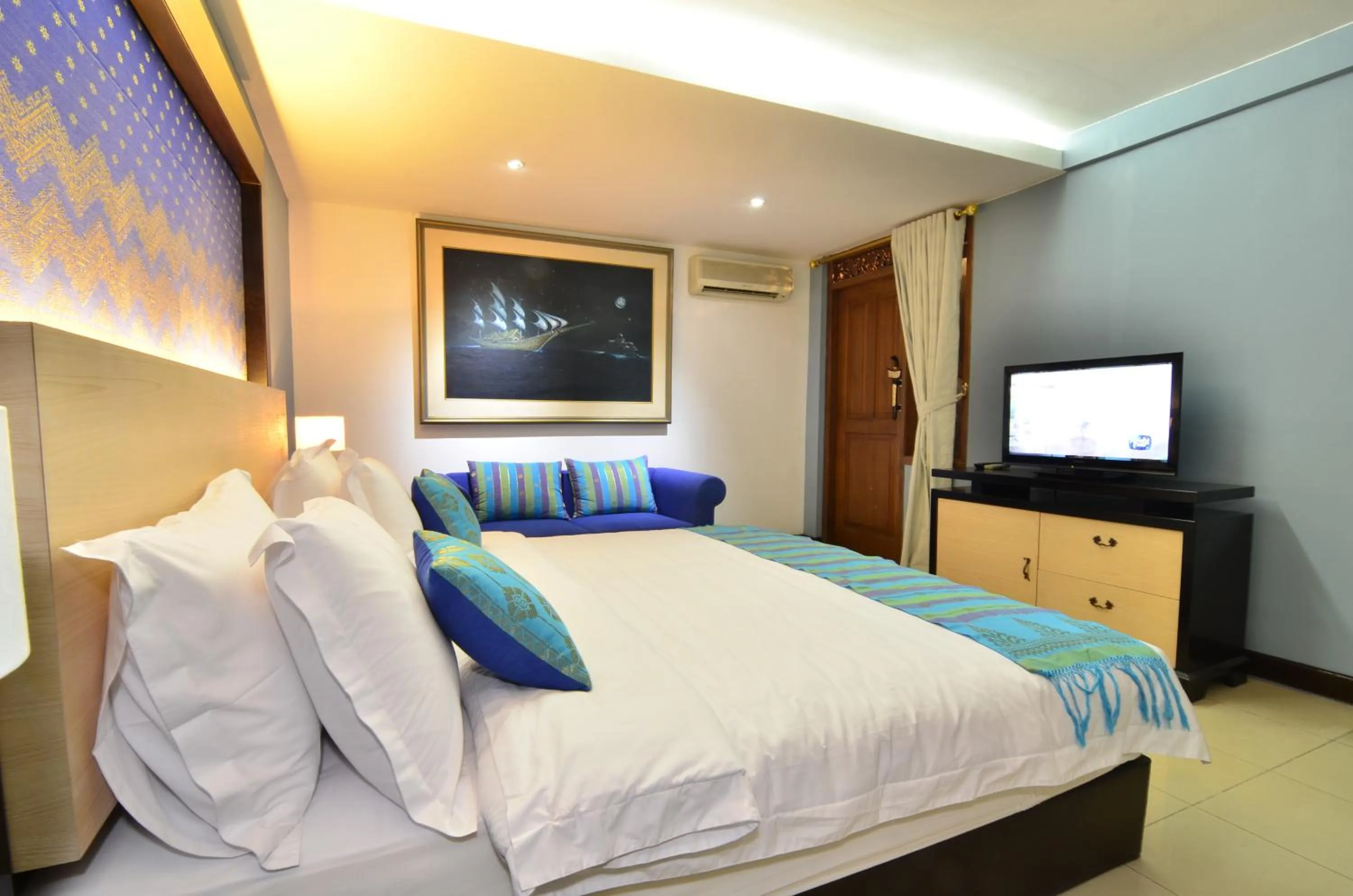 Bedroom, Bed in Balai Melayu Hotel