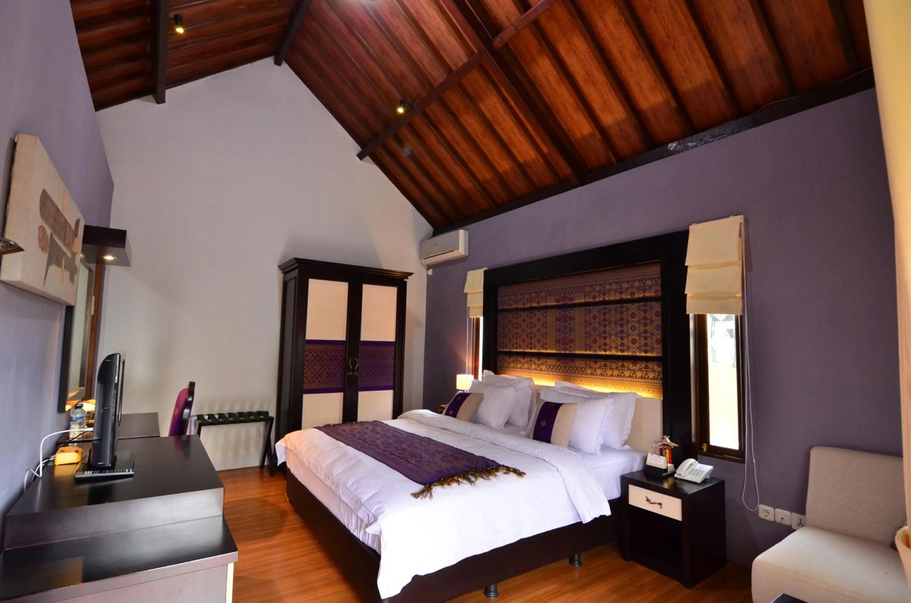 Photo of the whole room, Bed in Balai Melayu Hotel