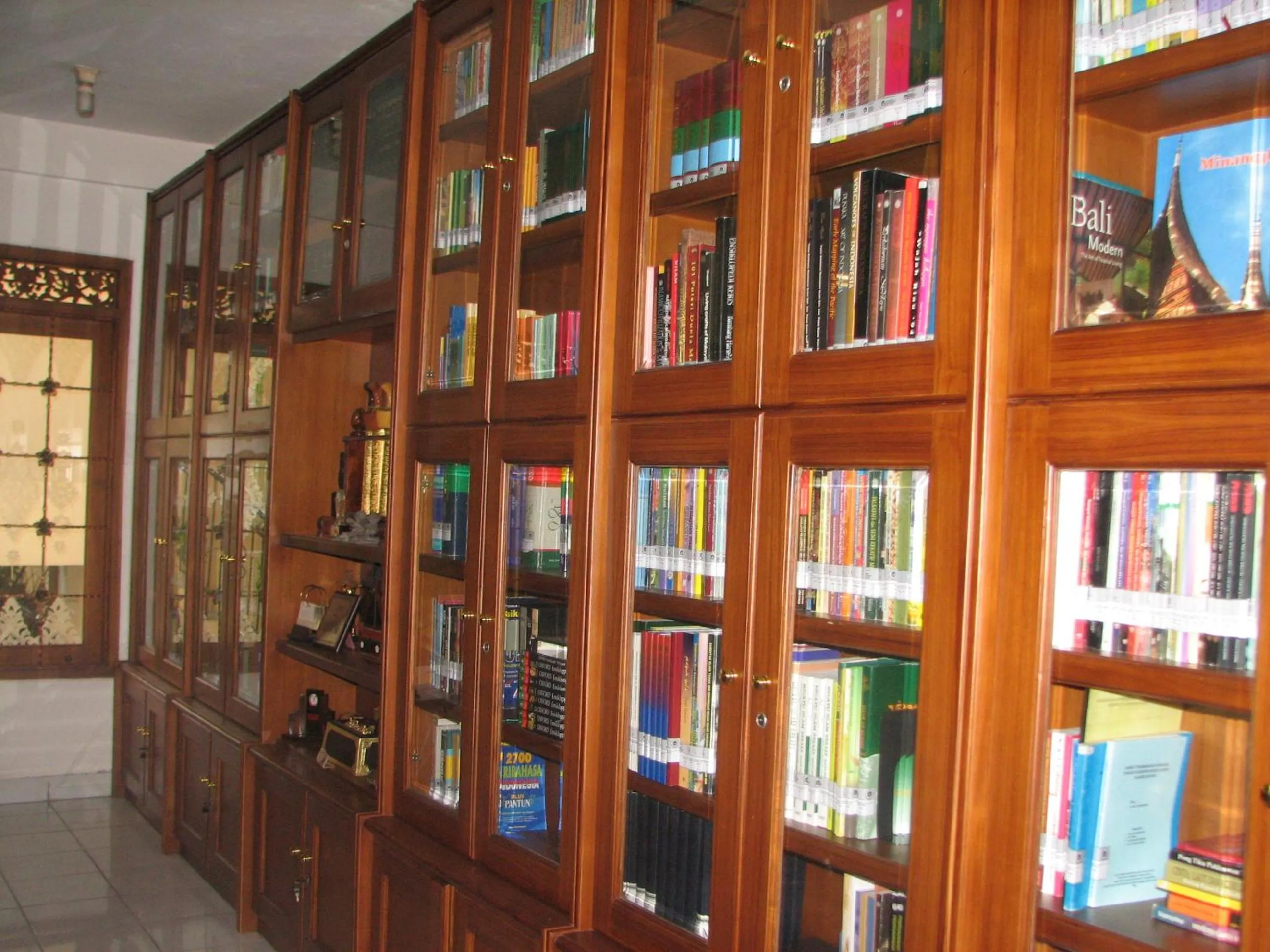 Library in Balai Melayu Hotel