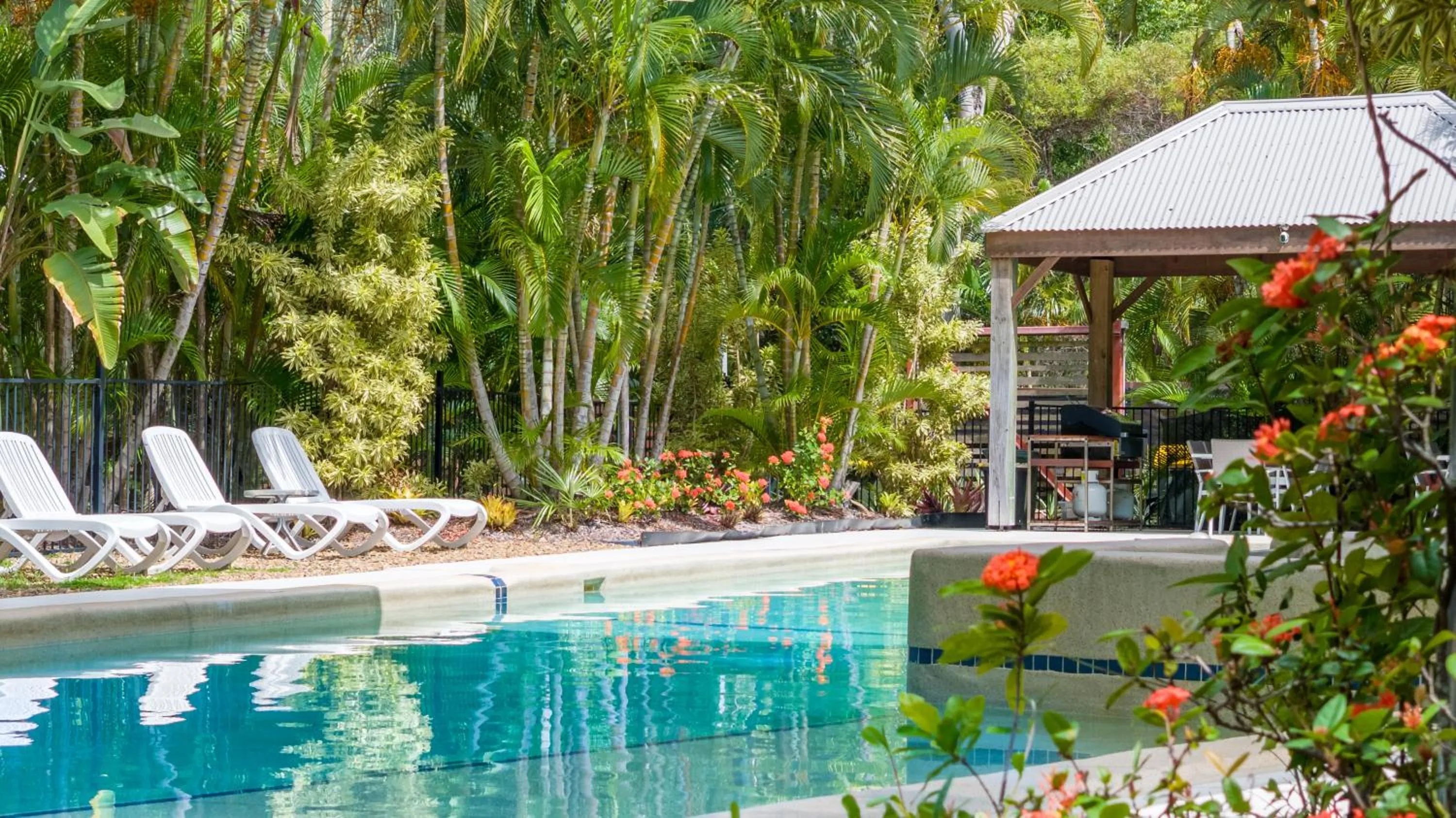 Swimming pool in Sandcastles 1770 Motel & Resort