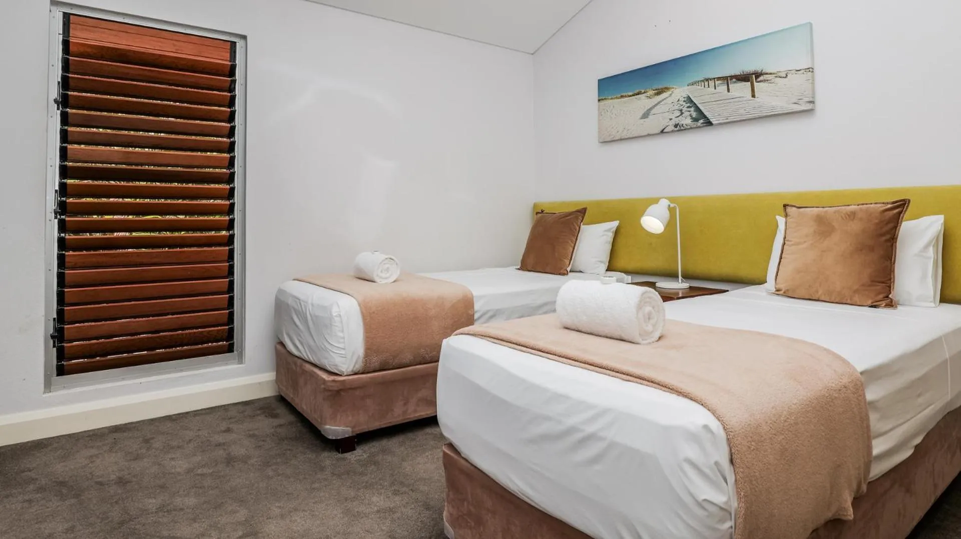 Bedroom, Bed in Sandcastles 1770 Motel & Resort