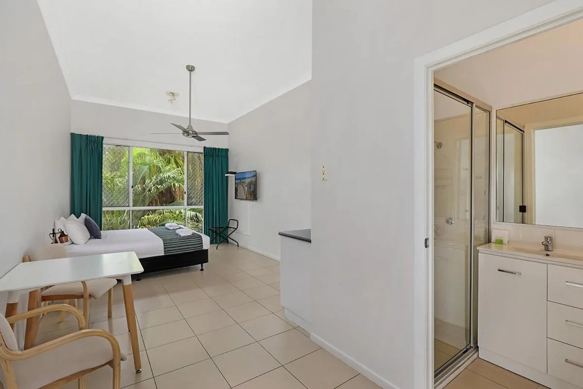 Bed in Sandcastles 1770 Motel & Resort