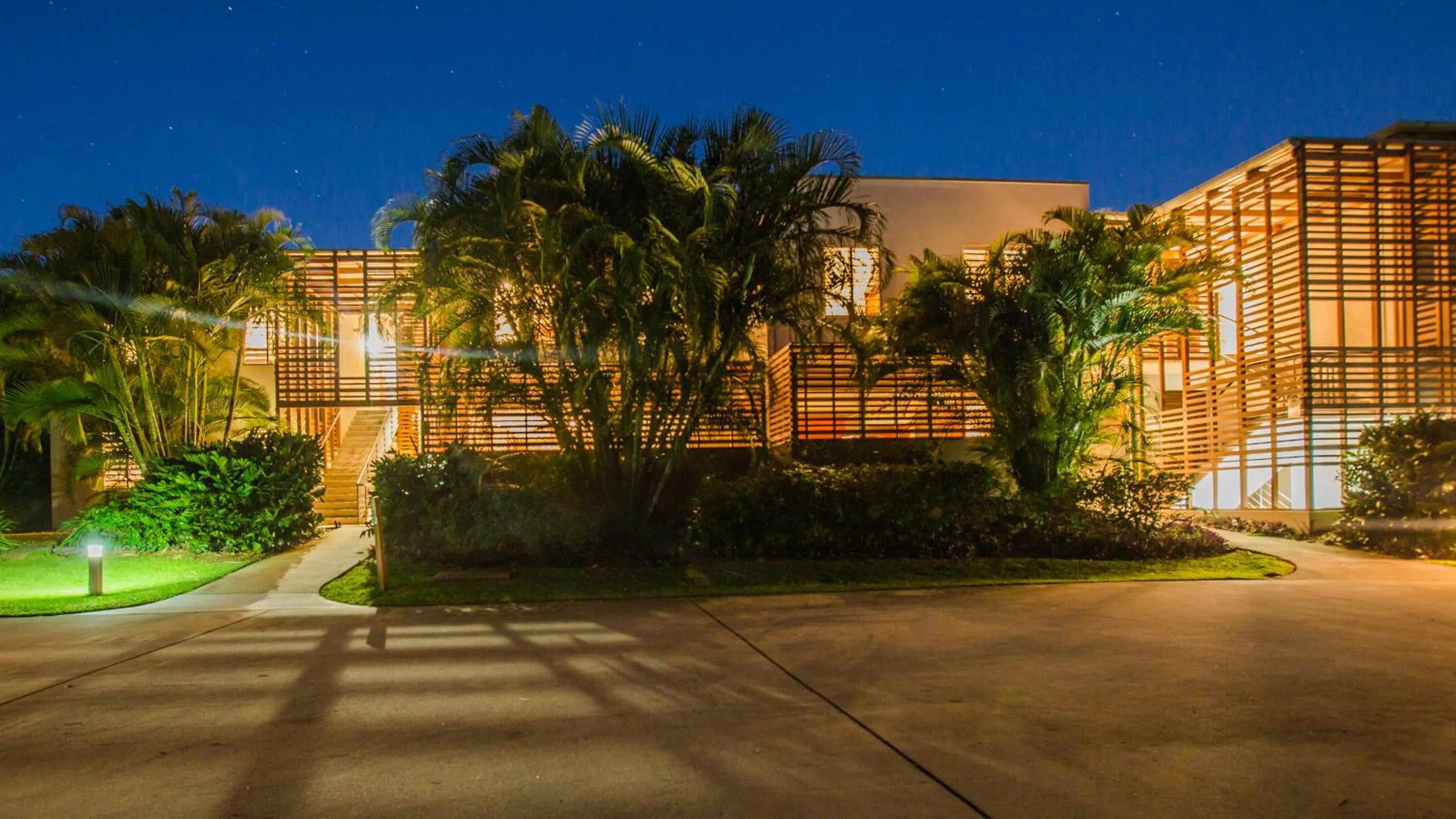Facade/entrance in Sandcastles 1770 Motel & Resort