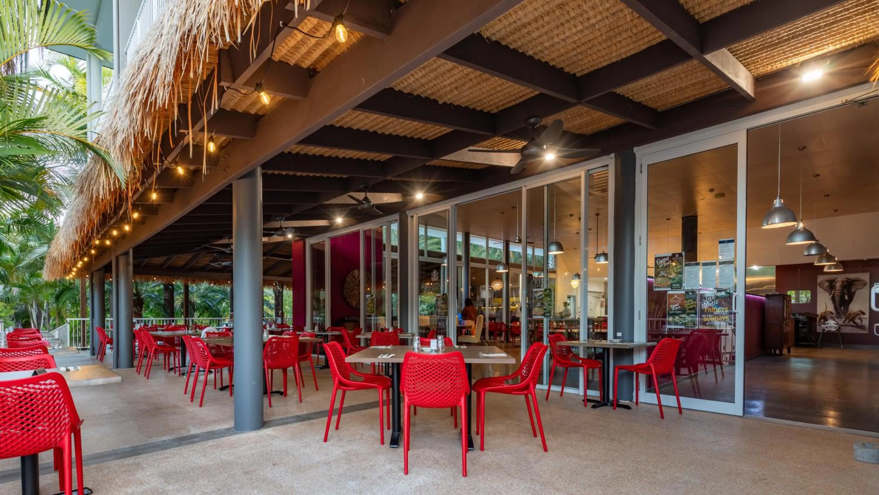 Restaurant/places to eat in Sandcastles 1770 Motel & Resort