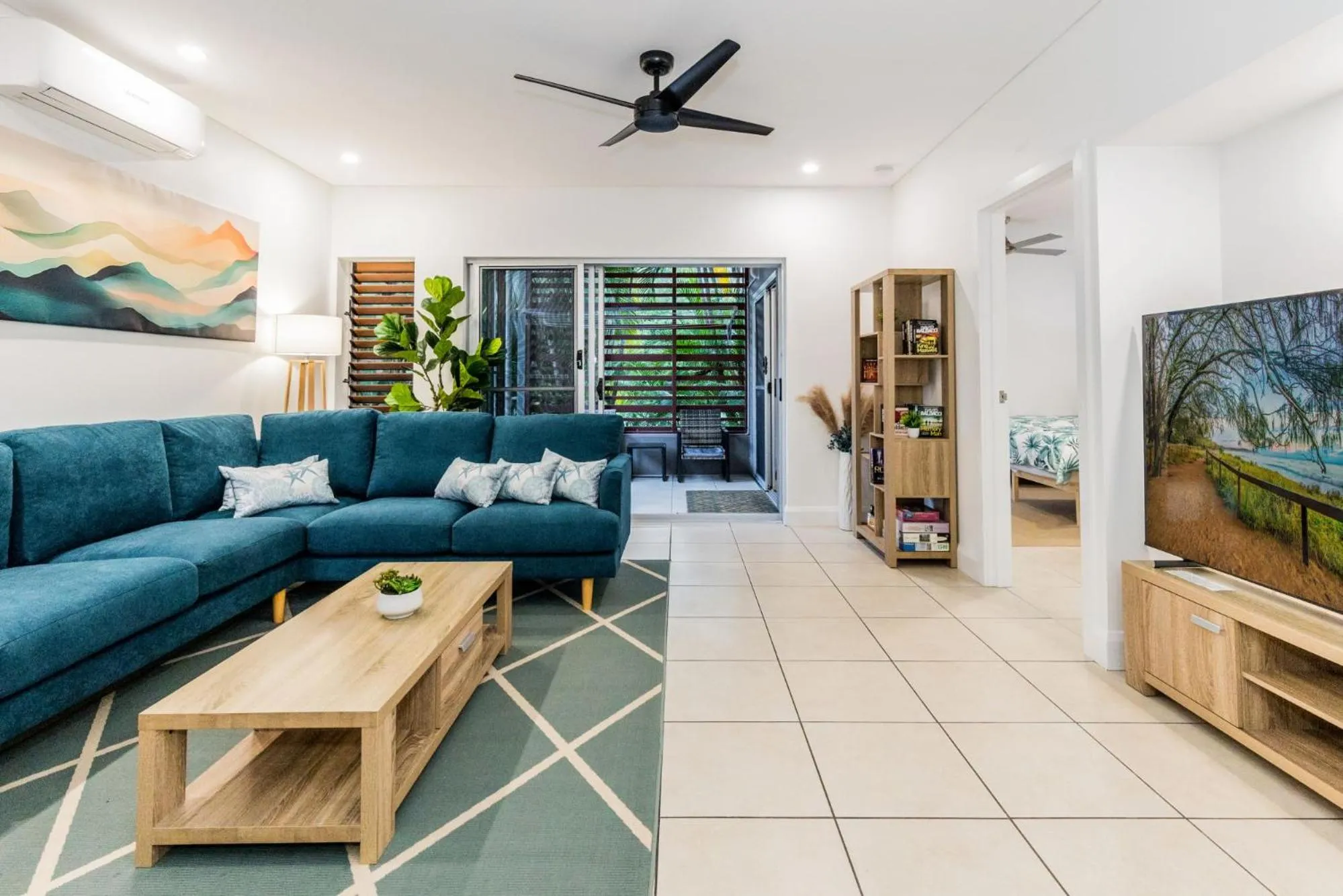 TV and multimedia in Sandcastles 1770 Motel & Resort