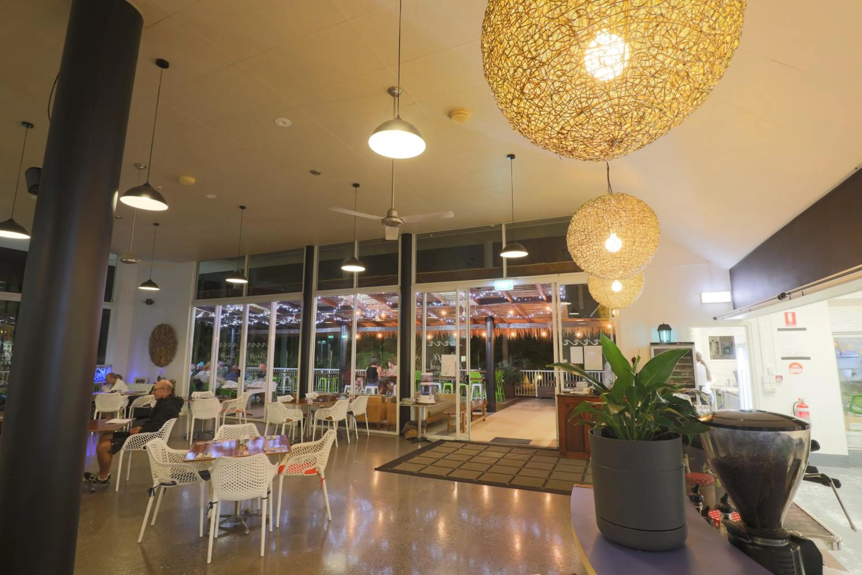 Restaurant/places to eat in Sandcastles 1770 Motel & Resort