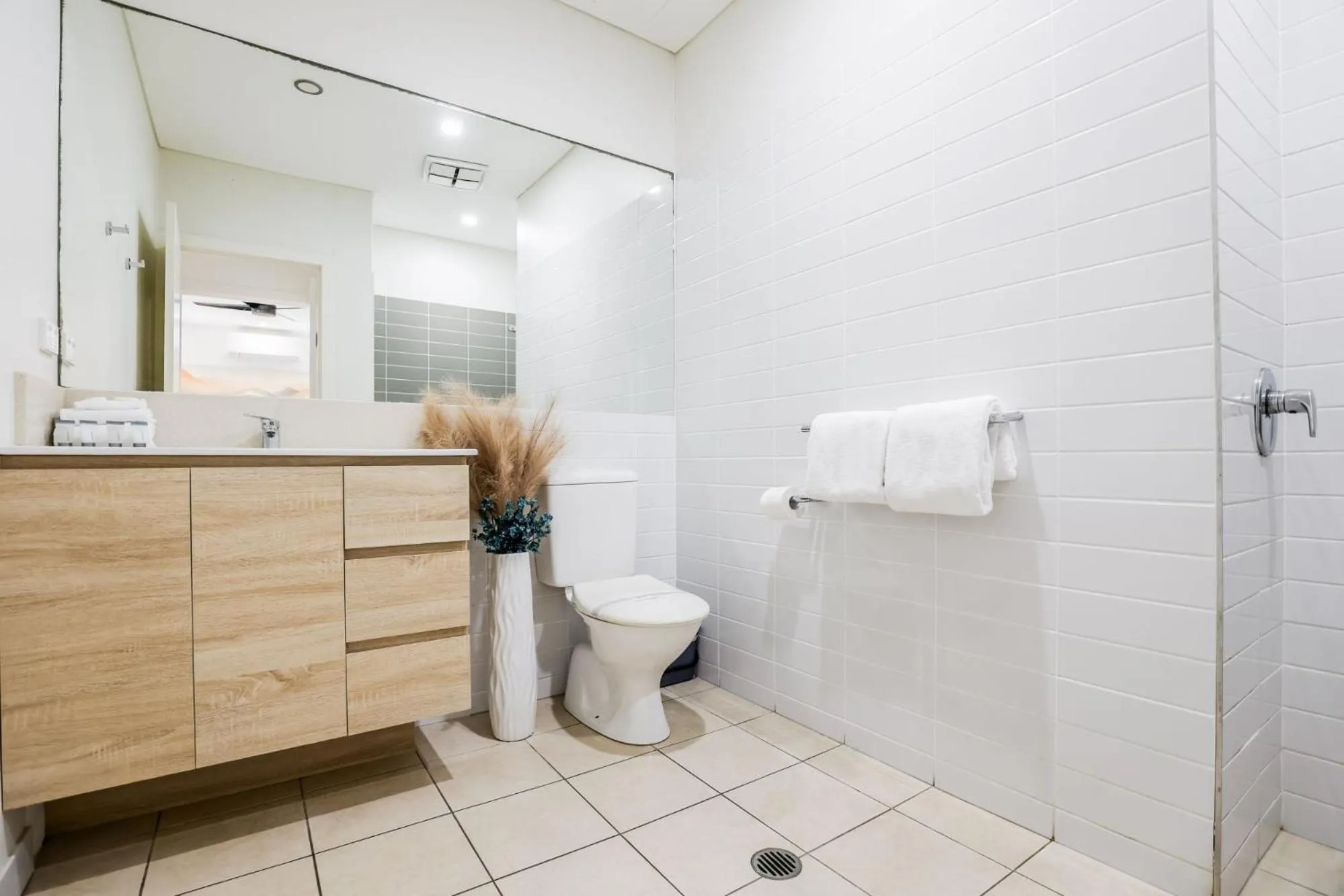 Bathroom in Sandcastles 1770 Motel & Resort