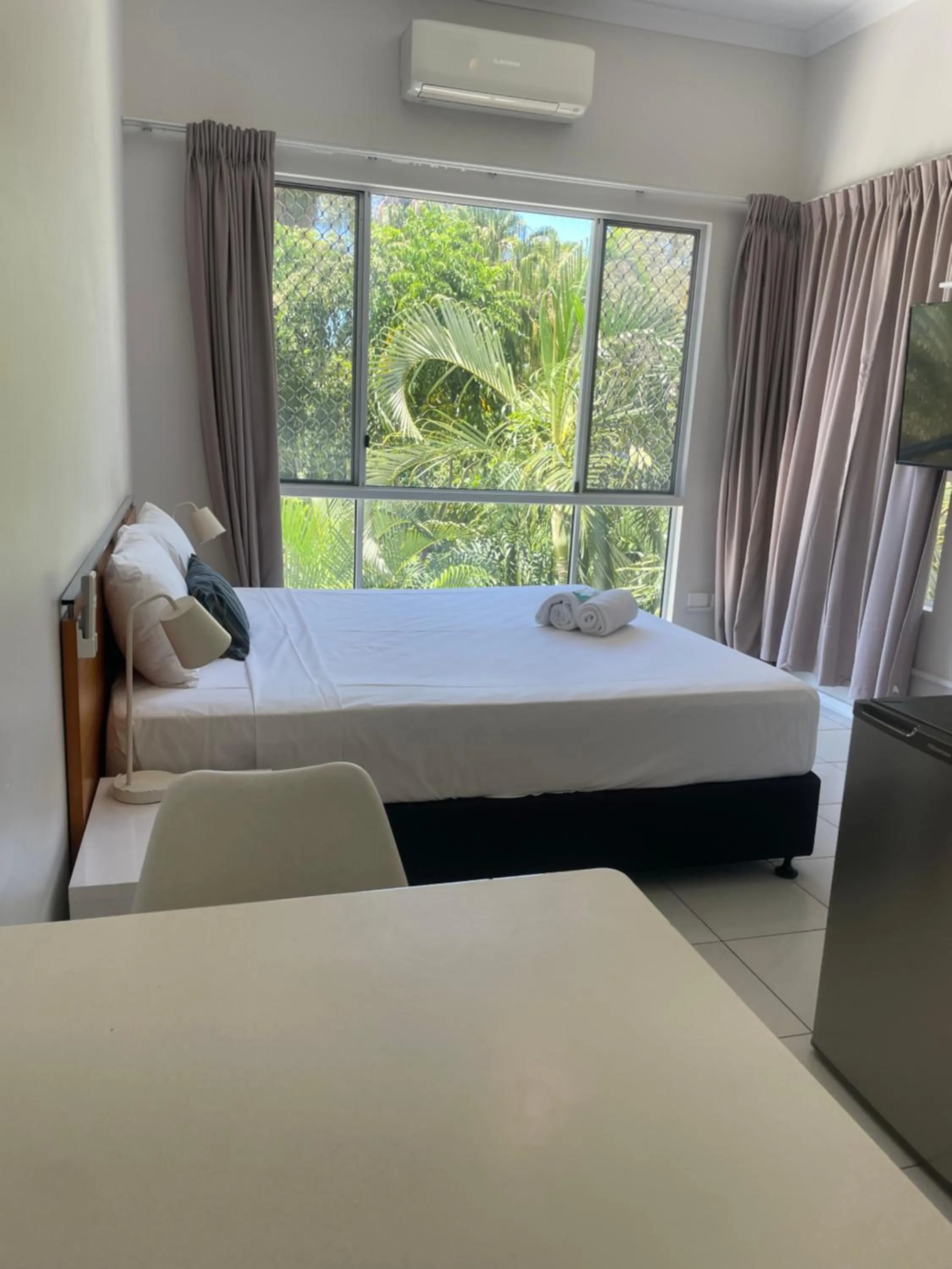 Bed in Sandcastles 1770 Motel & Resort