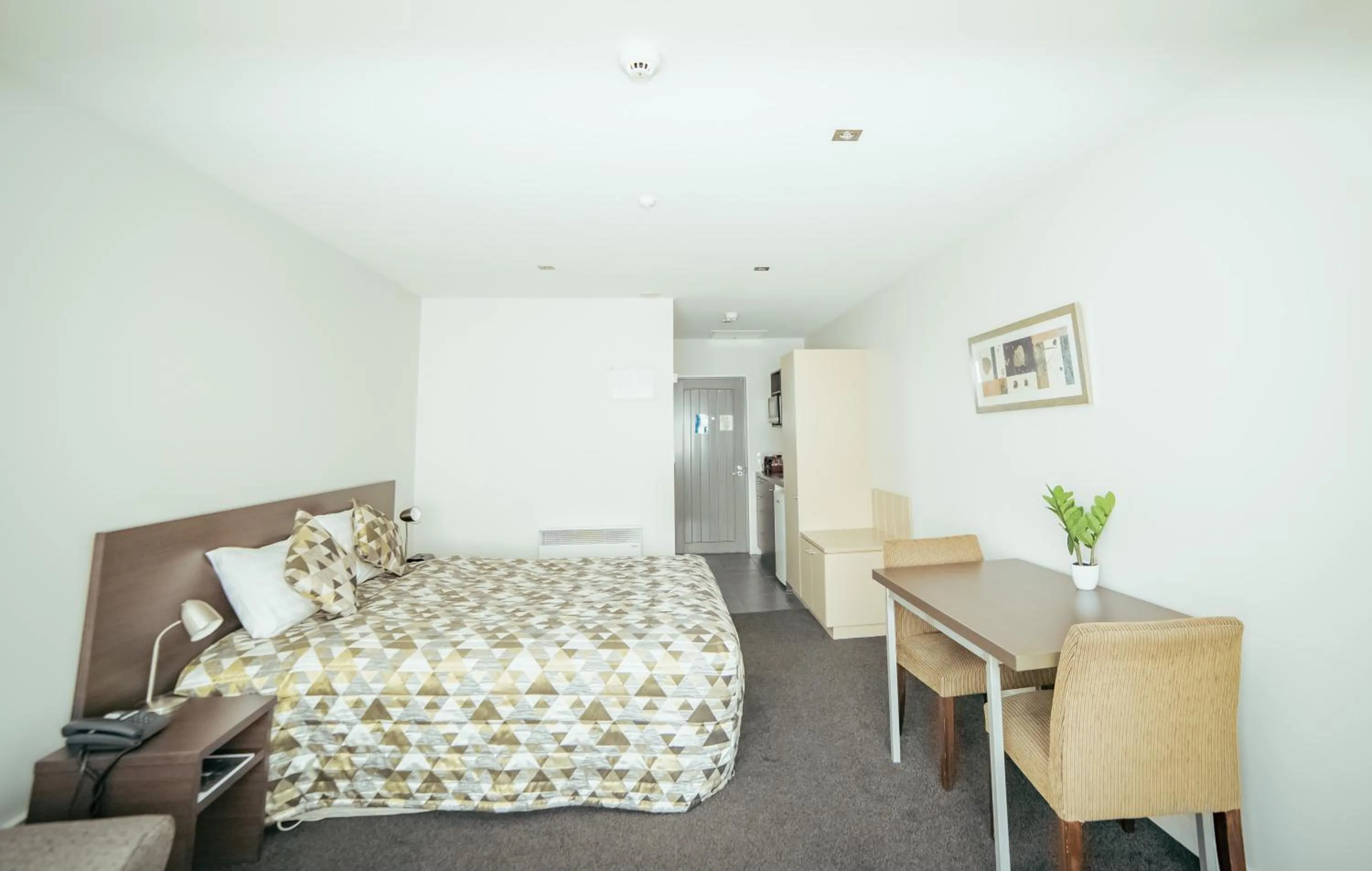 Photo of the whole room, Bed in Airport Delta Motel