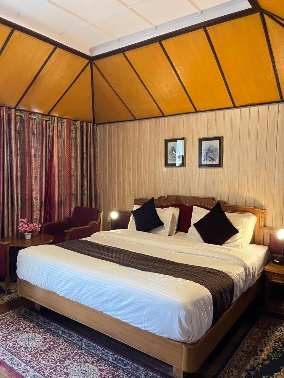 Bed in Snow King Retreat - The Heaven