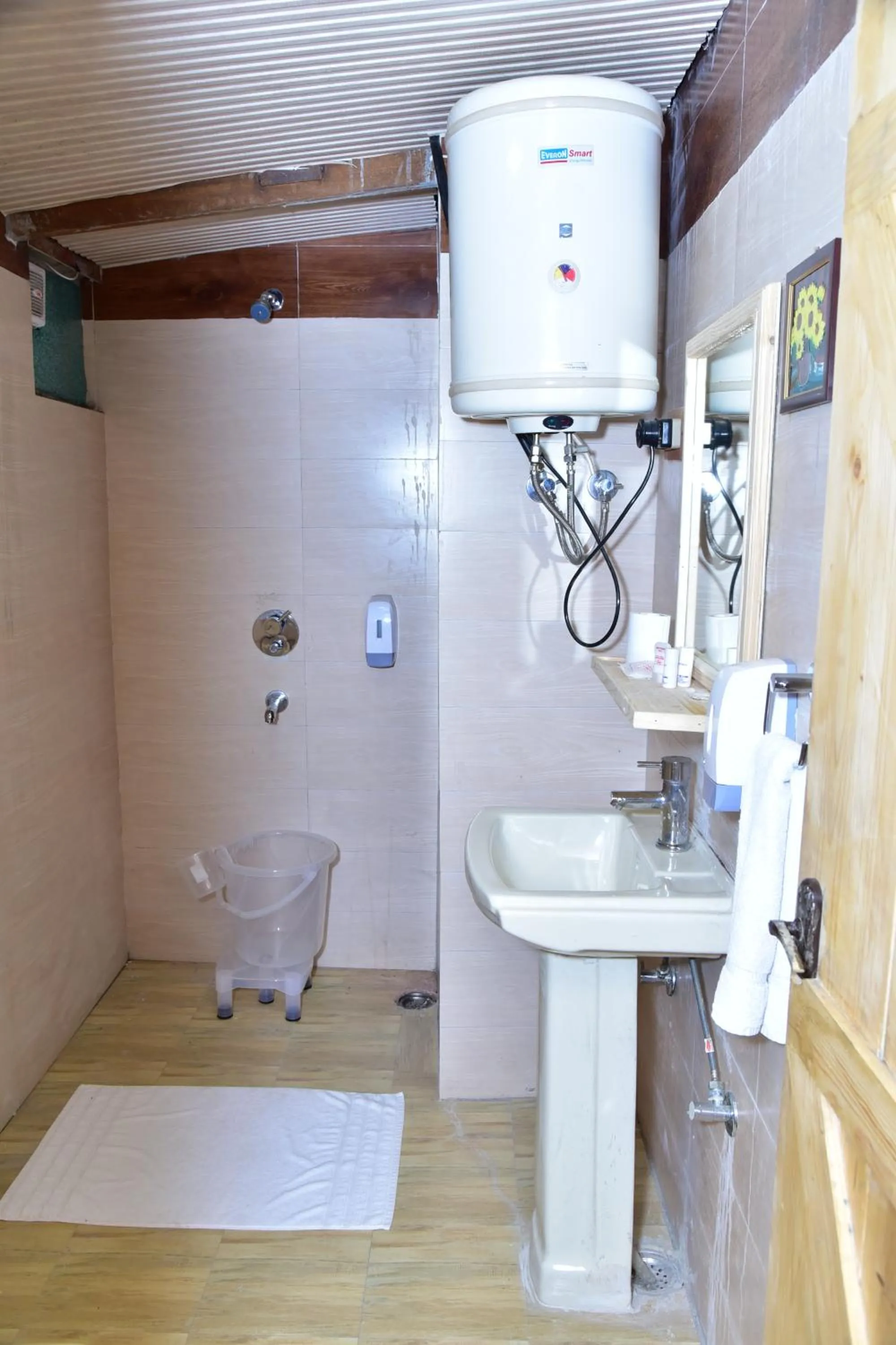 Shower in Snow King Retreat - The Heaven