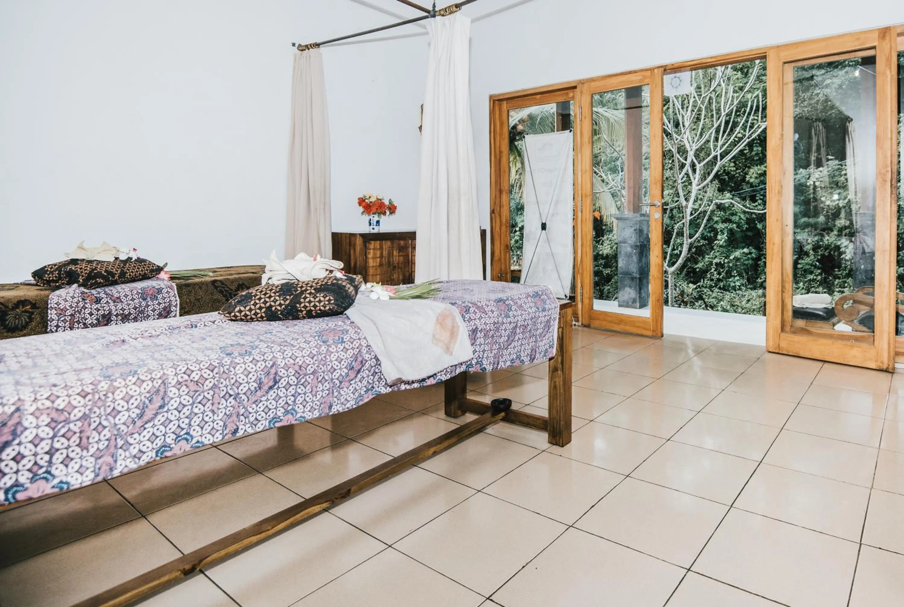 Massage, Bed in Lembongan Cliff Villas