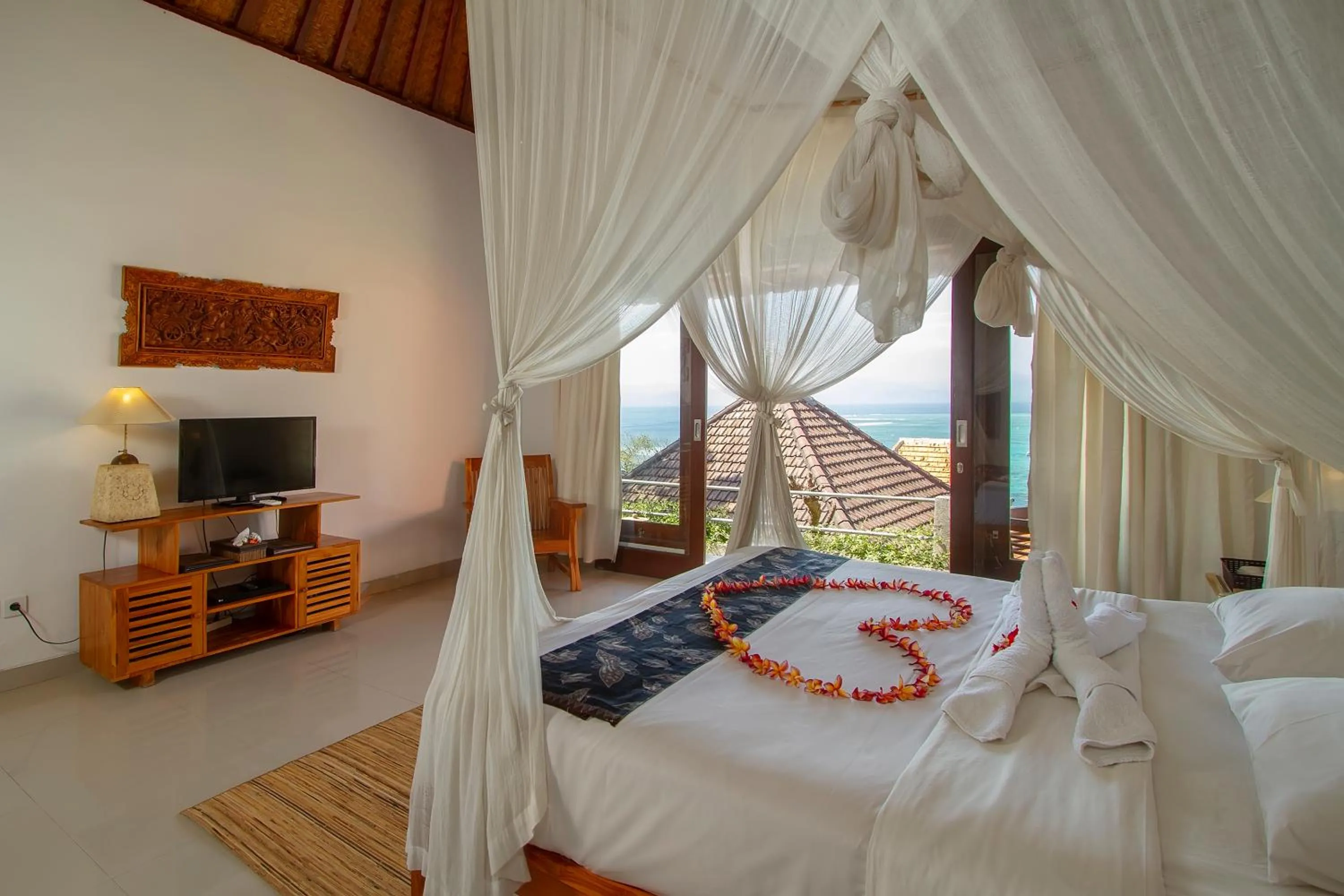 Bed in Lembongan Cliff Villas