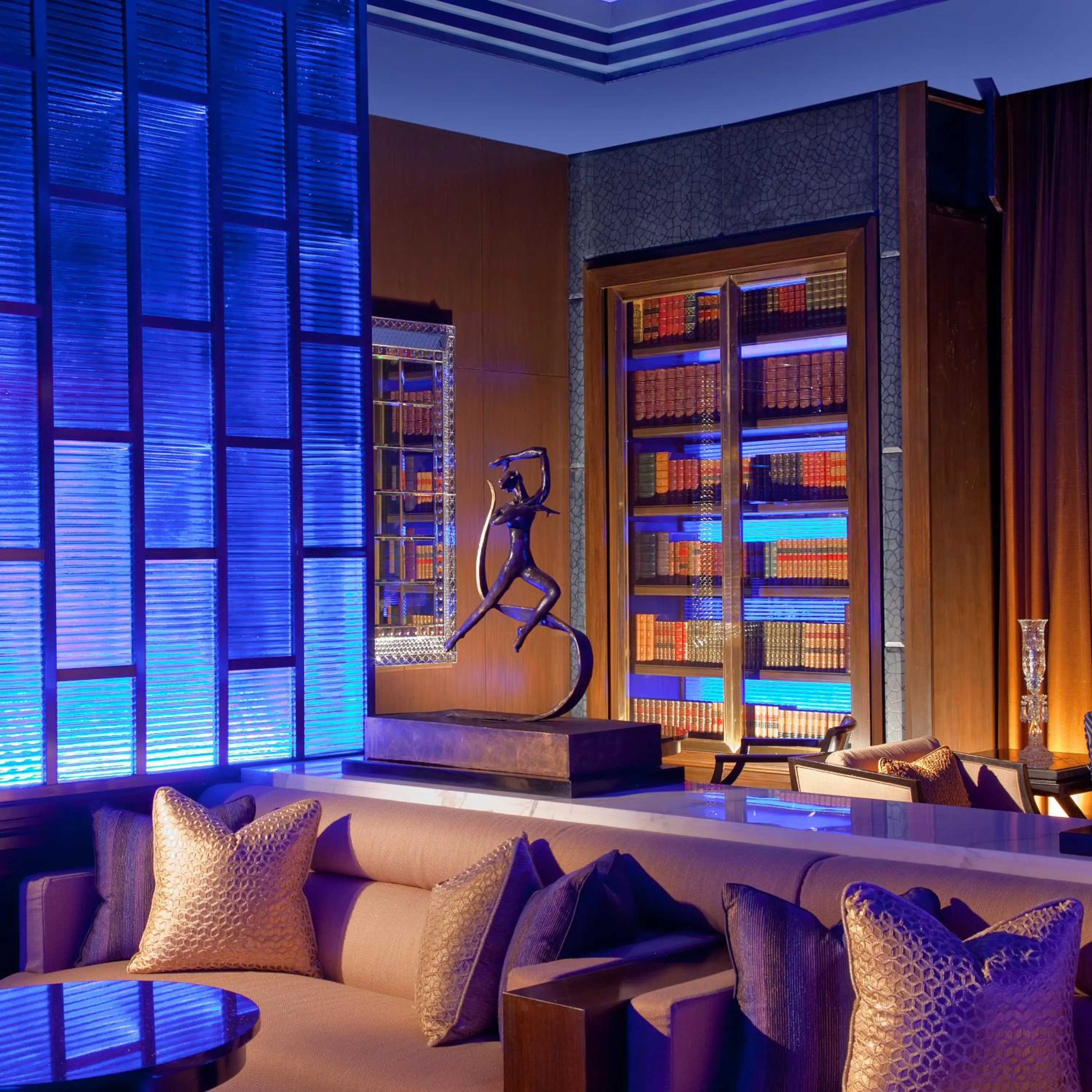 Lounge or bar in The Leela Palace Chennai