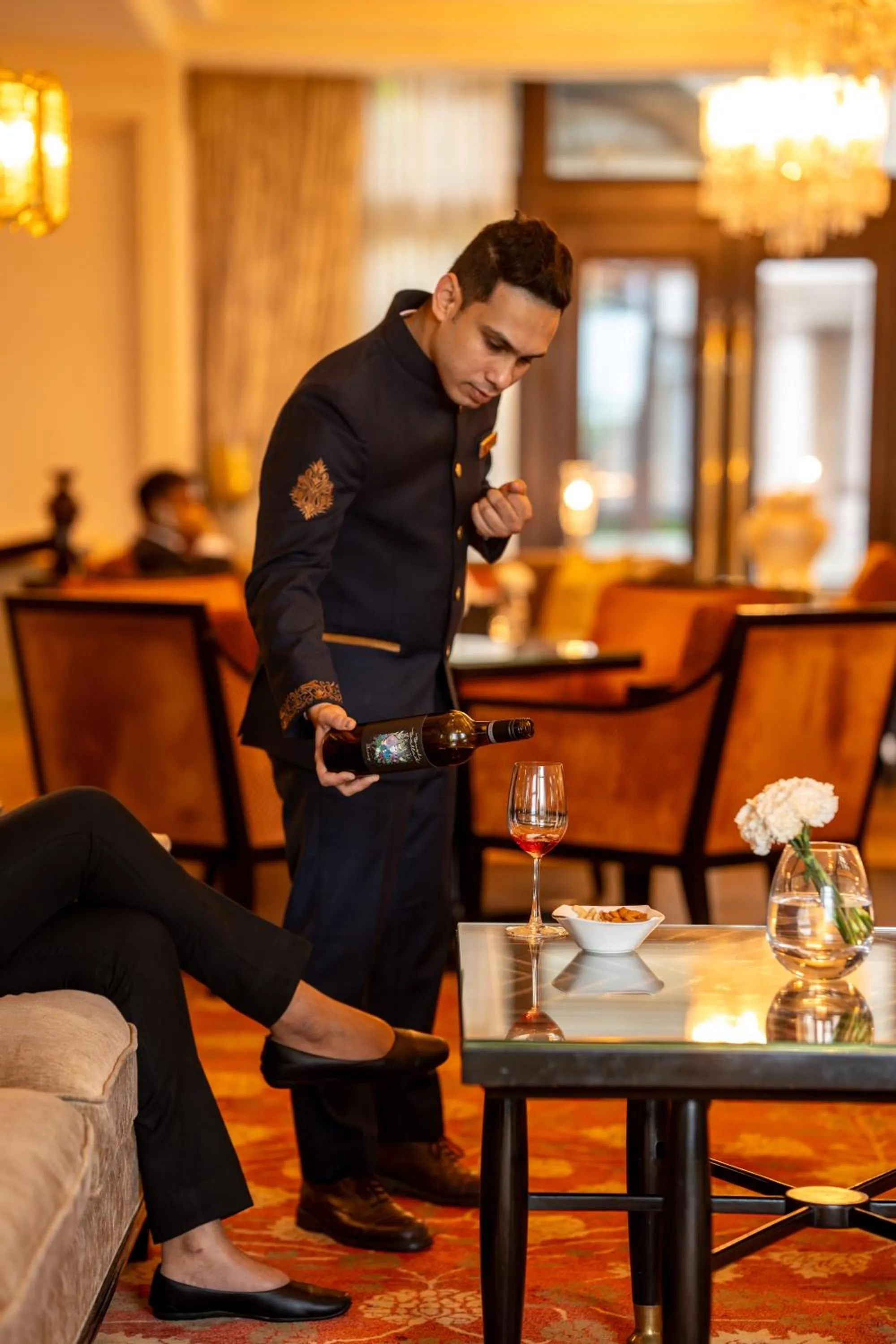 Lounge or bar in The Leela Palace Chennai