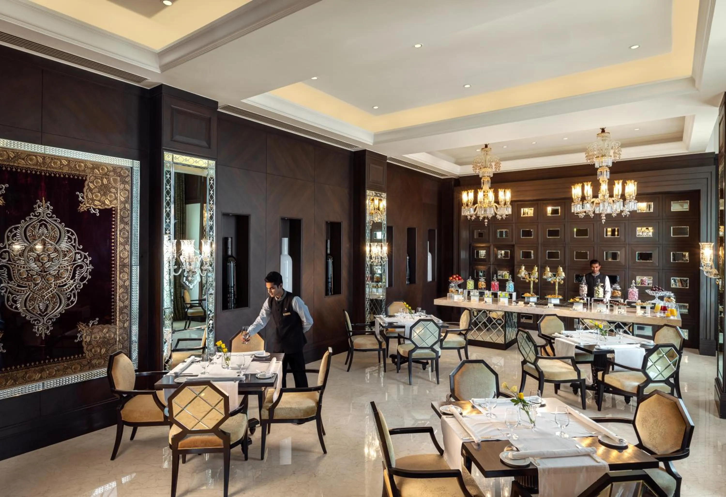 Lounge or bar in The Leela Palace Chennai