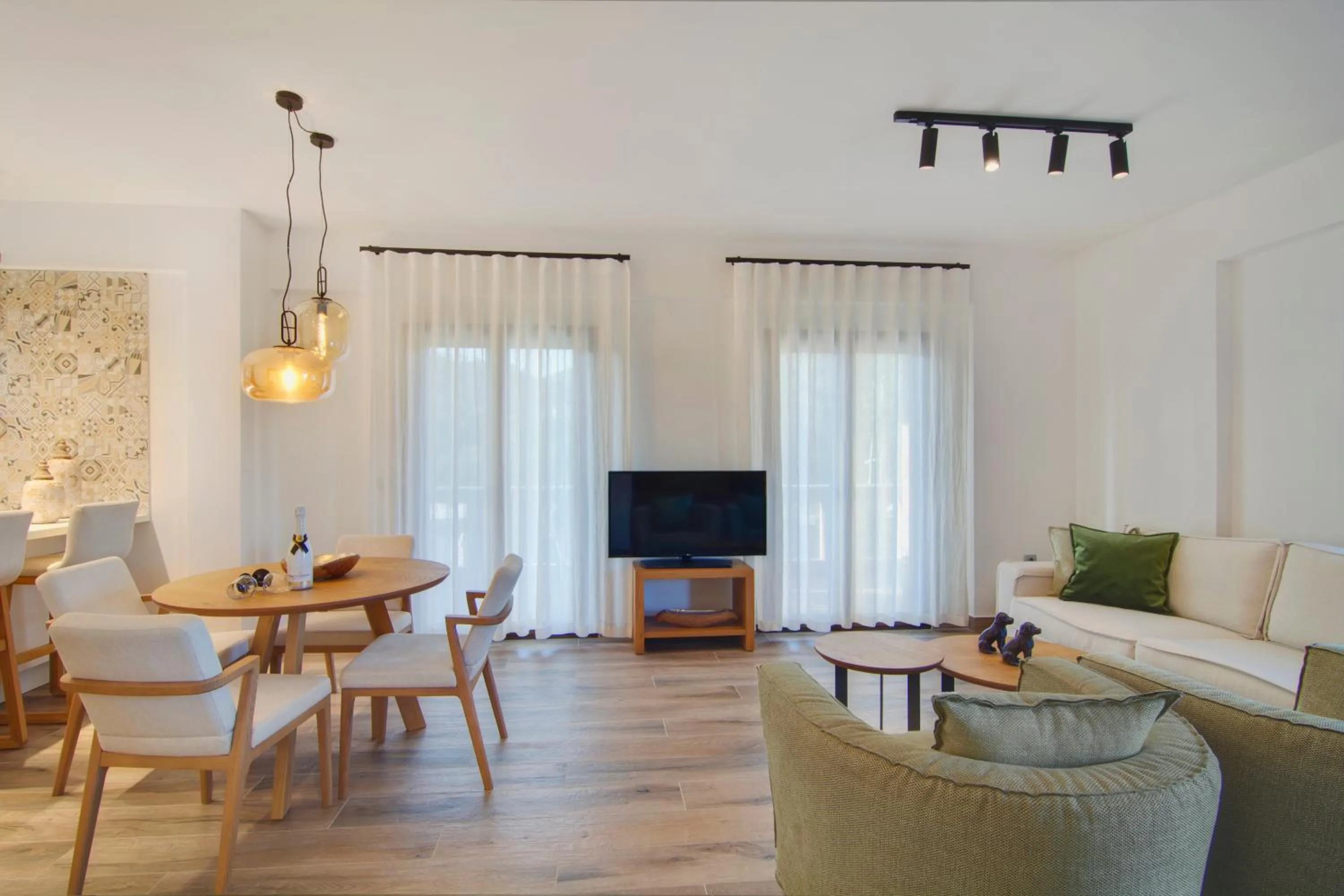 TV and multimedia in Valtos Beach Hotel