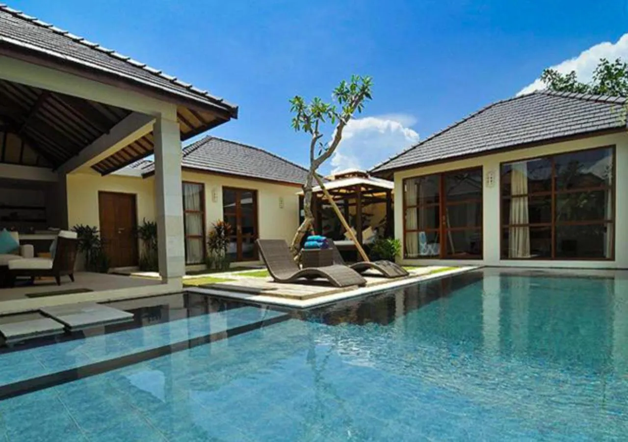 Swimming pool in Arama Riverside 5 Bedrooms by Villas Direct Bali