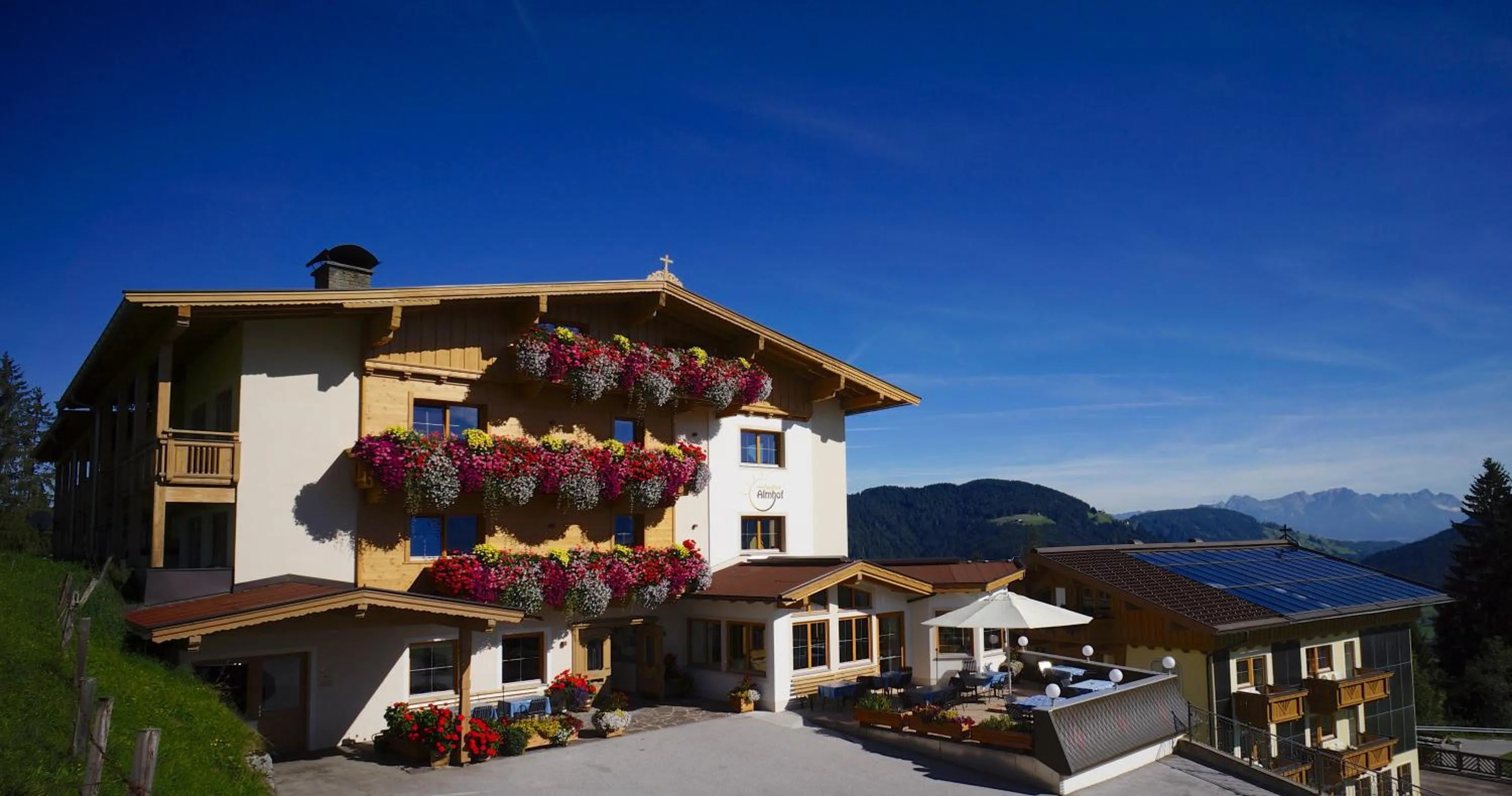 Facade/entrance in Gasthof Almhof