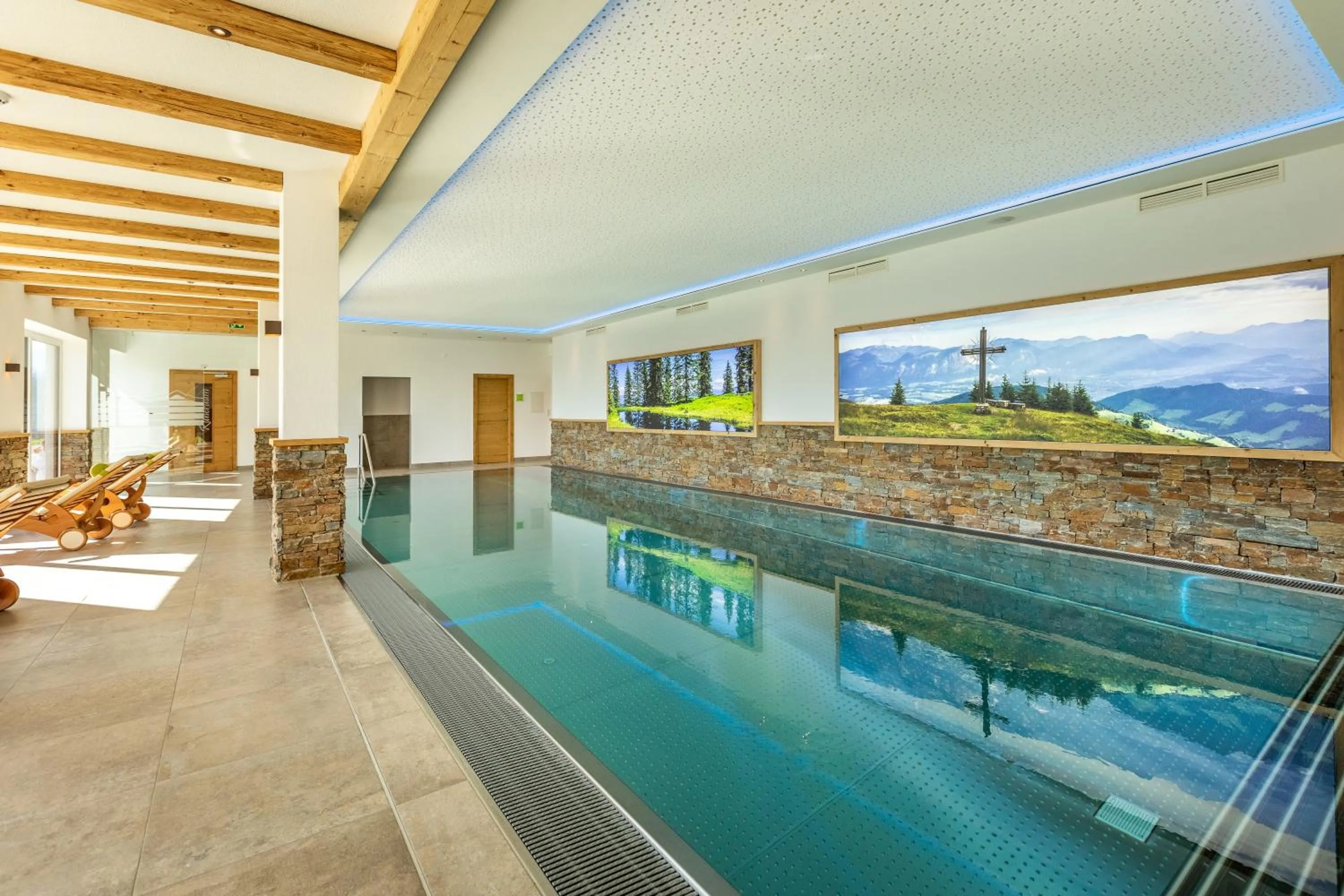 Swimming pool in Gasthof Almhof