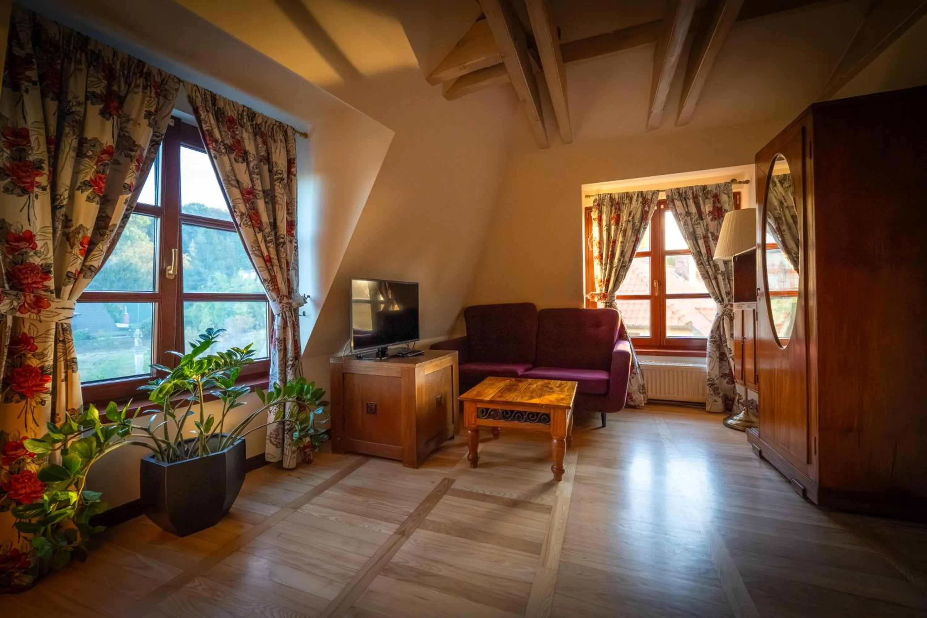 Photo of the whole room in Agharta