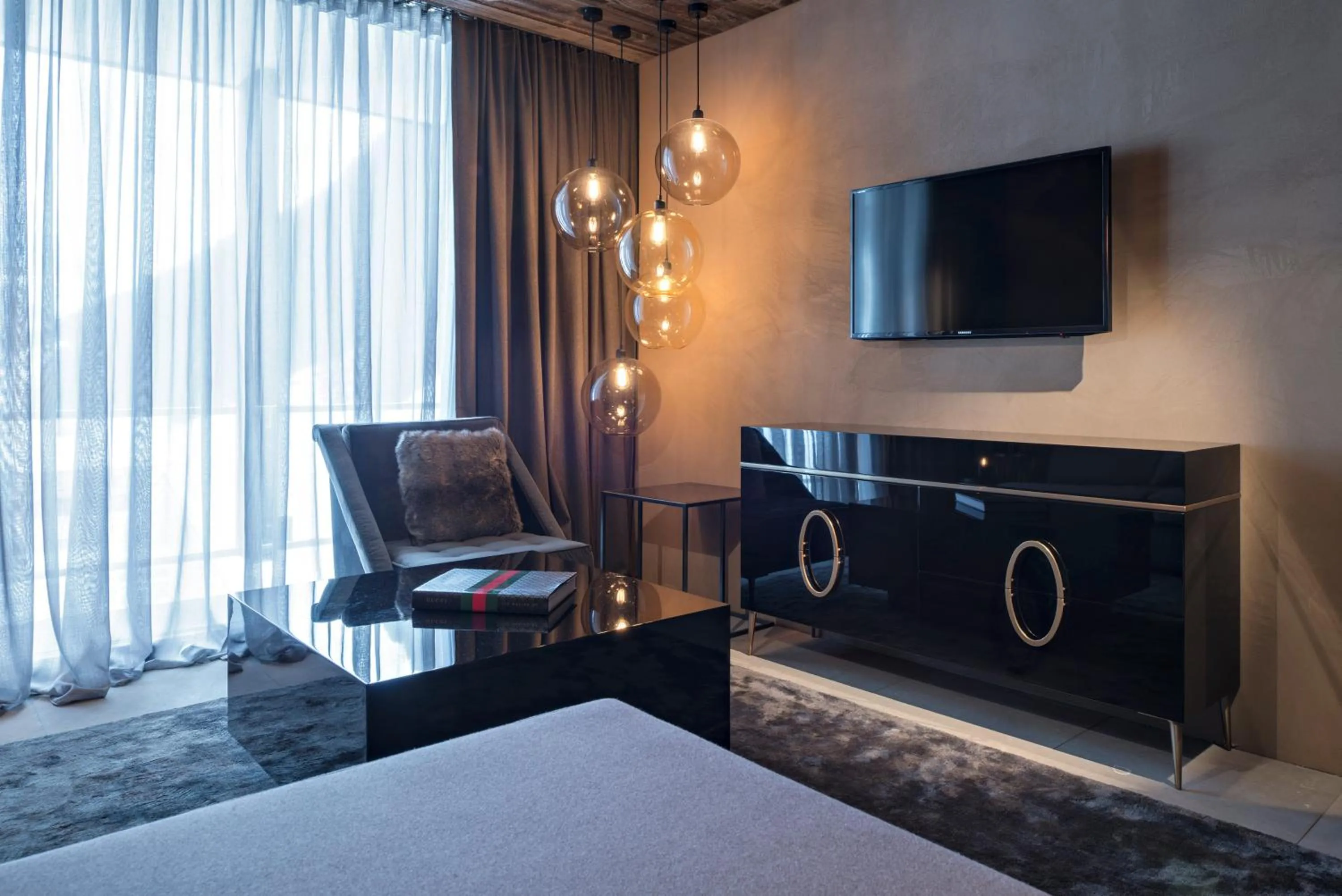 TV and multimedia, Bed in Hotel Zhero – Ischgl/Kappl