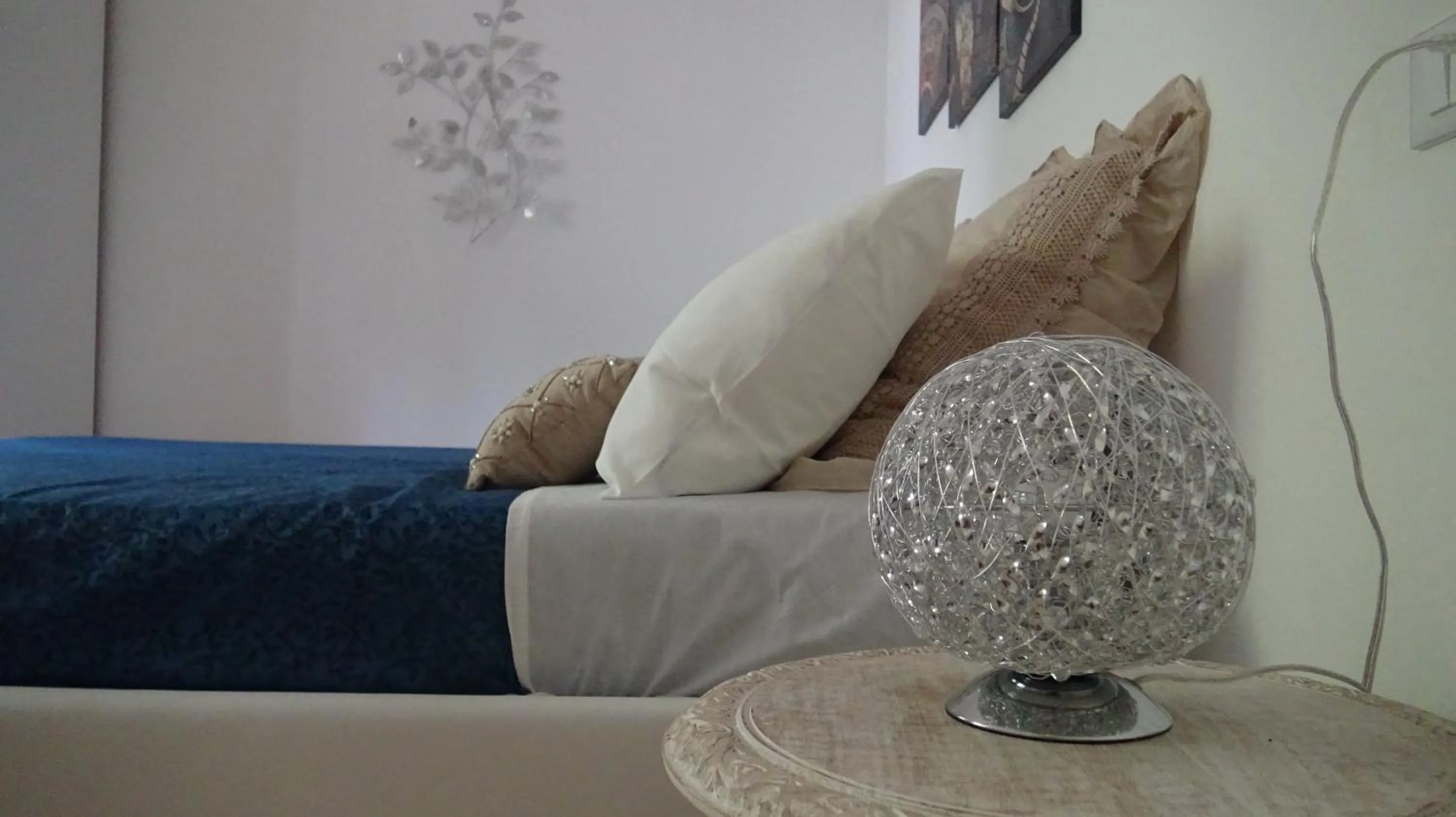 Decorative detail, Bed in Garden FuoriRotta