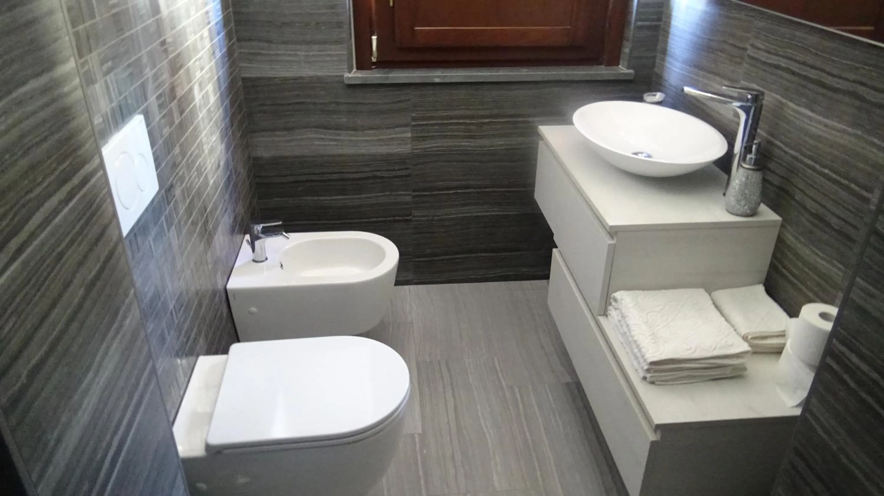 Toilet in Garden FuoriRotta