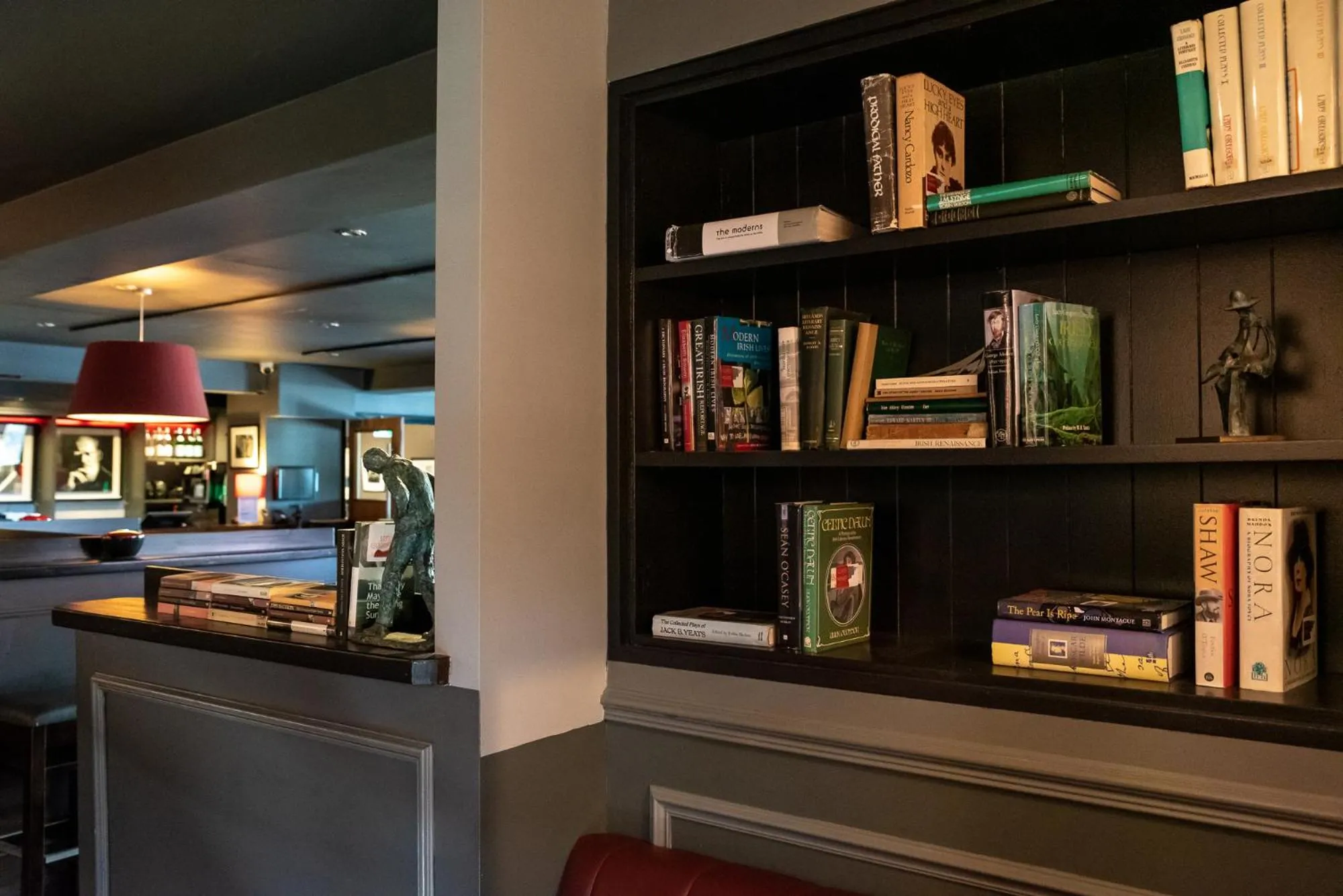 Lounge or bar in Cliffs of Moher Hotel