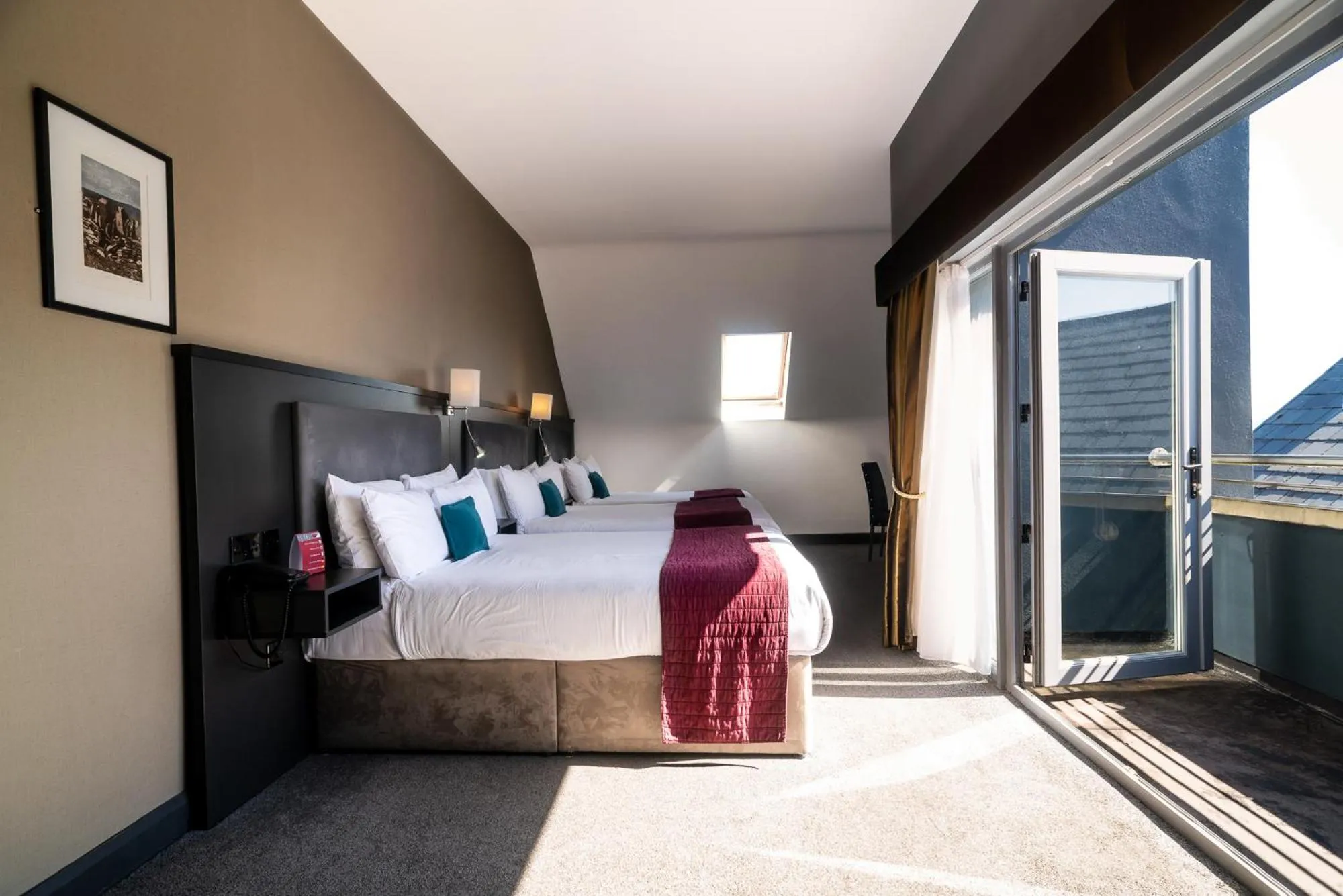 View (from property/room), Bed in Cliffs of Moher Hotel