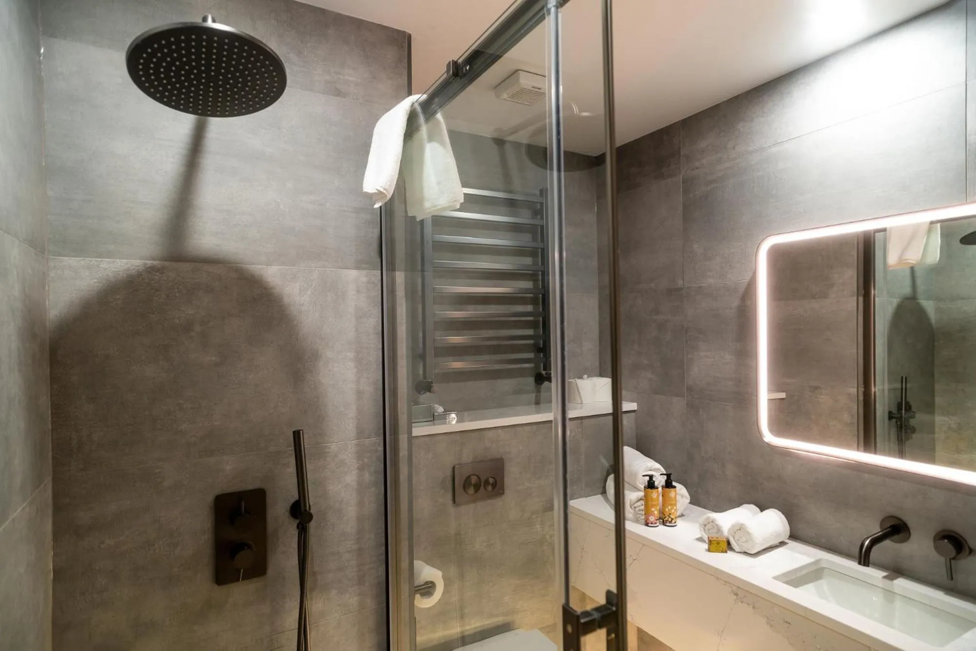 Shower in Cliffs of Moher Hotel