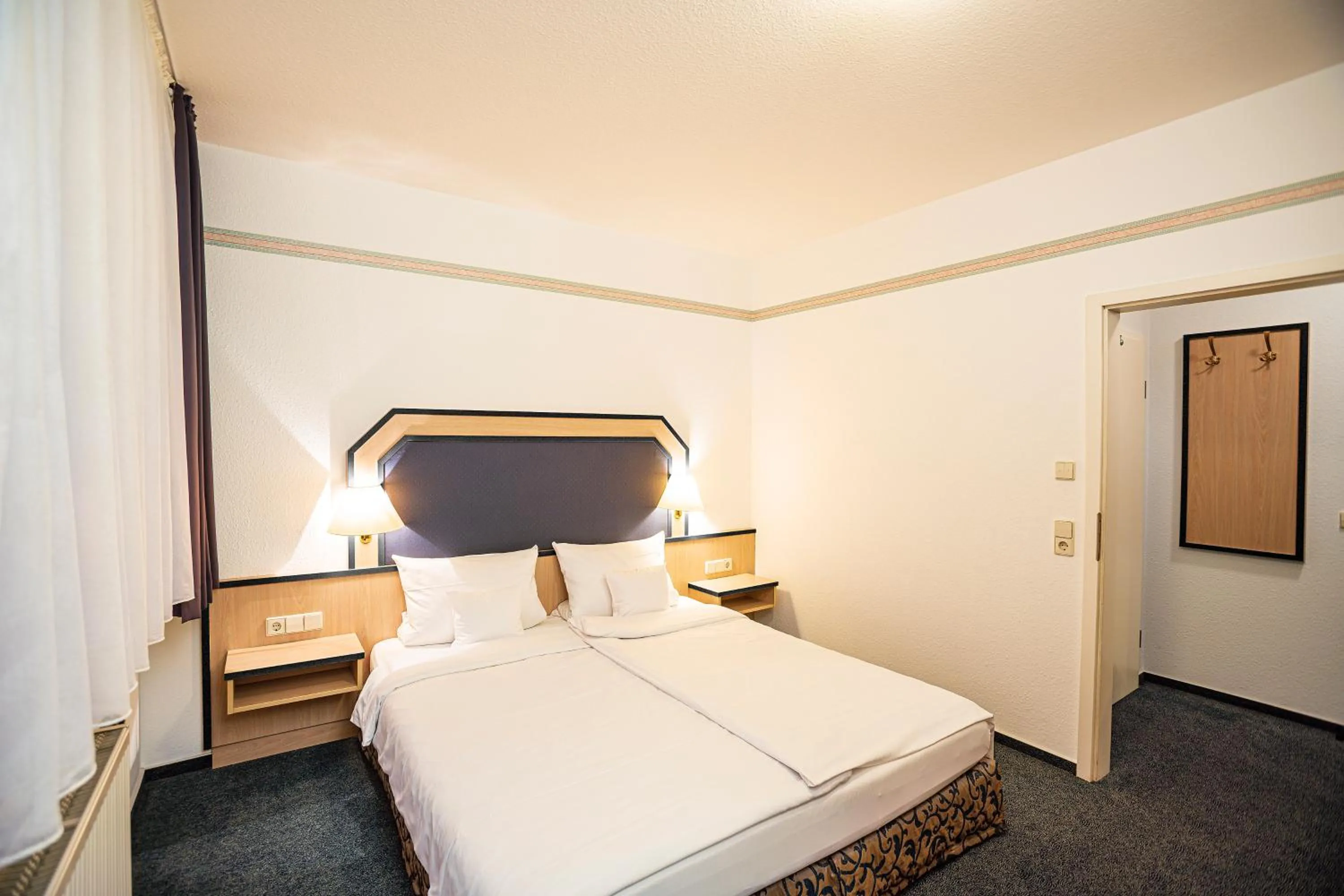 Staff, Bed in Apart' Hotel