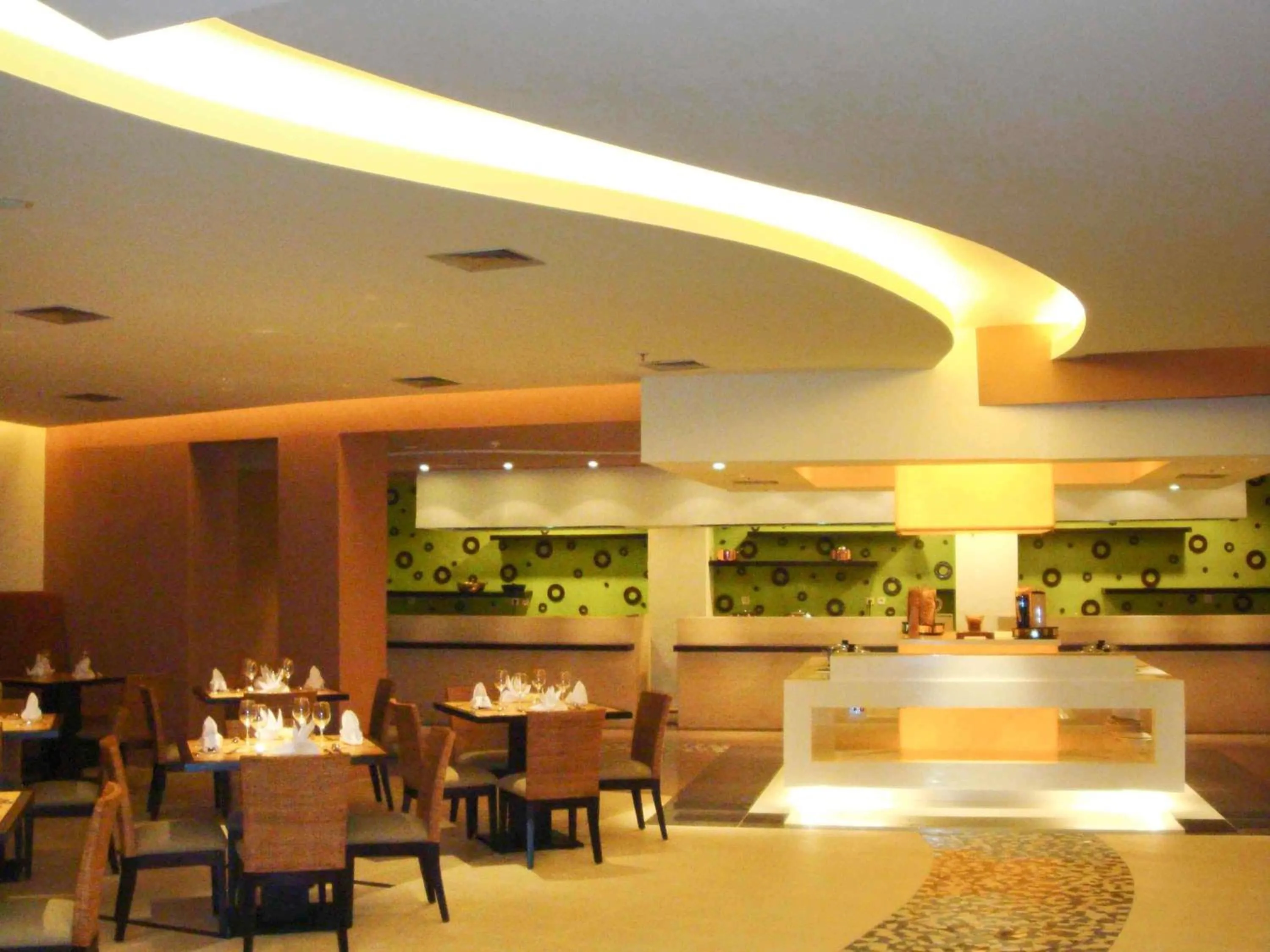 Restaurant/places to eat in Novotel Manado Golf Resort & Convention Center