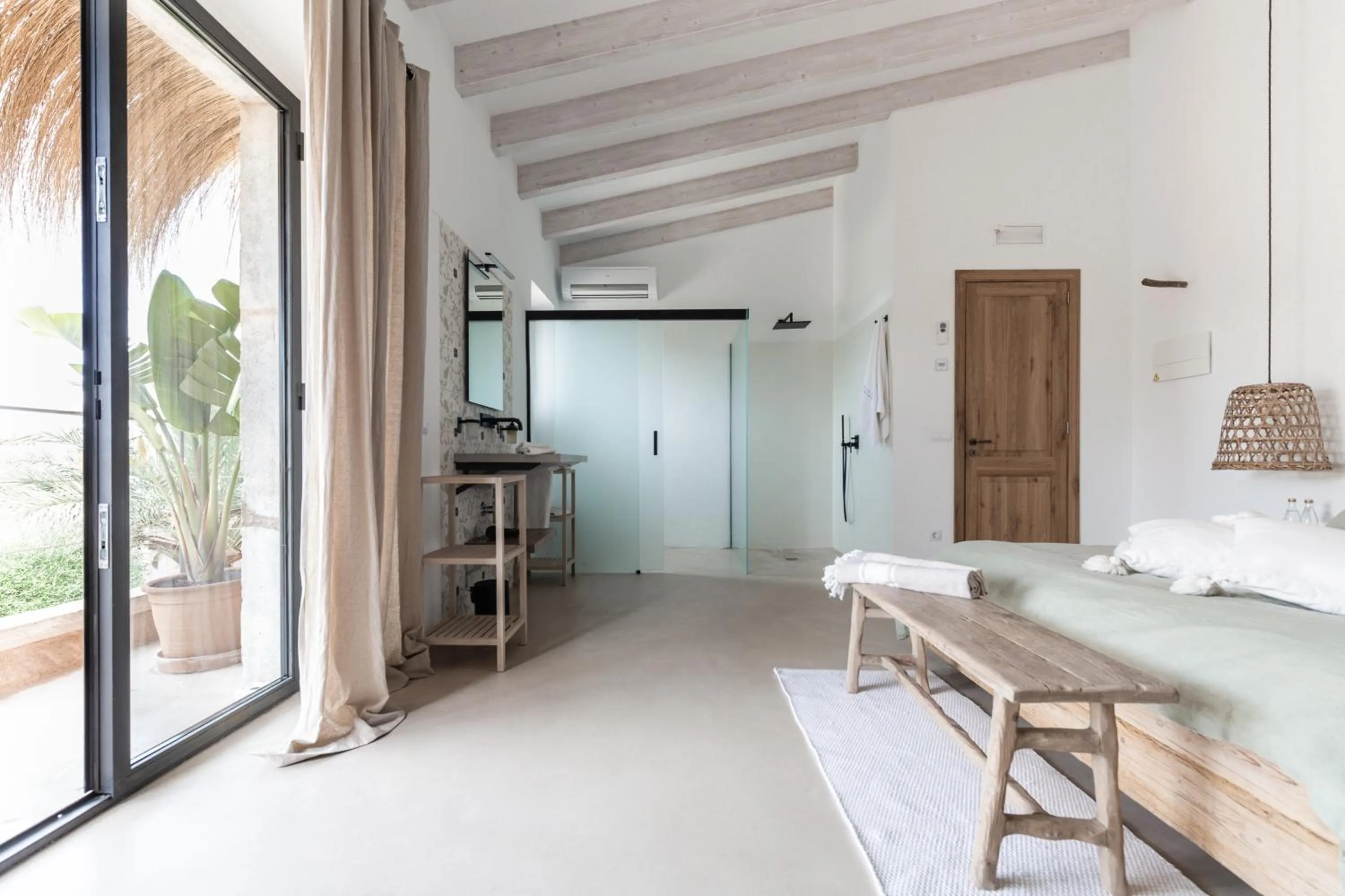 Photo of the whole room, Bed in Can Sull