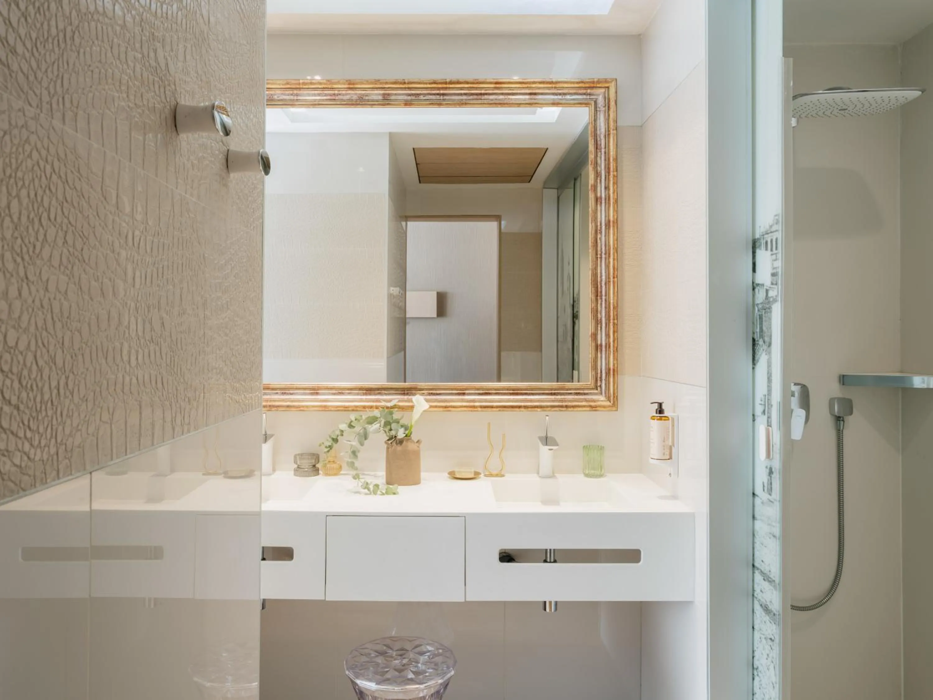 Shower in MIM Sitges Member of Melia Collection