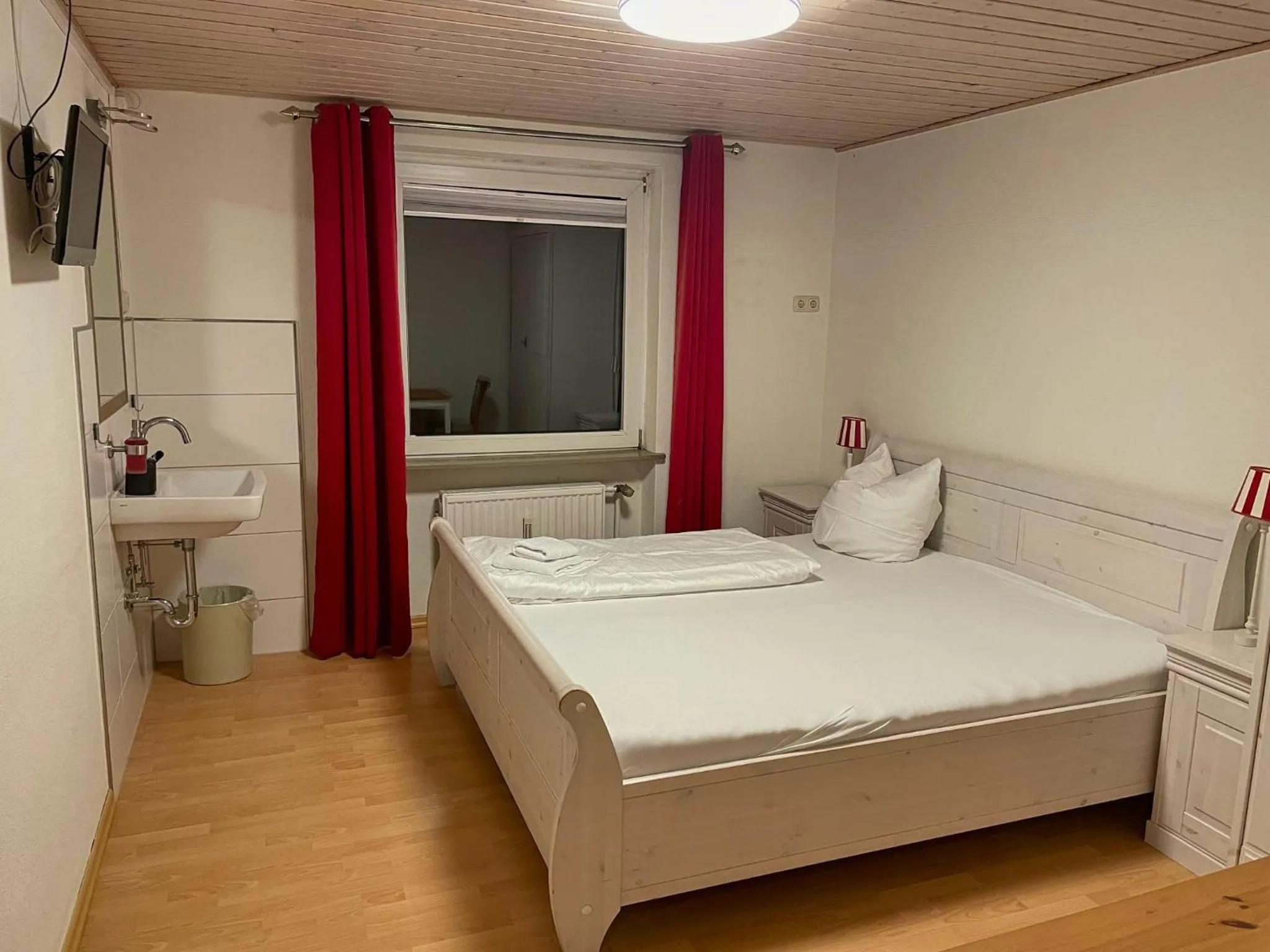 Photo of the whole room, Bed in Nobis Krug