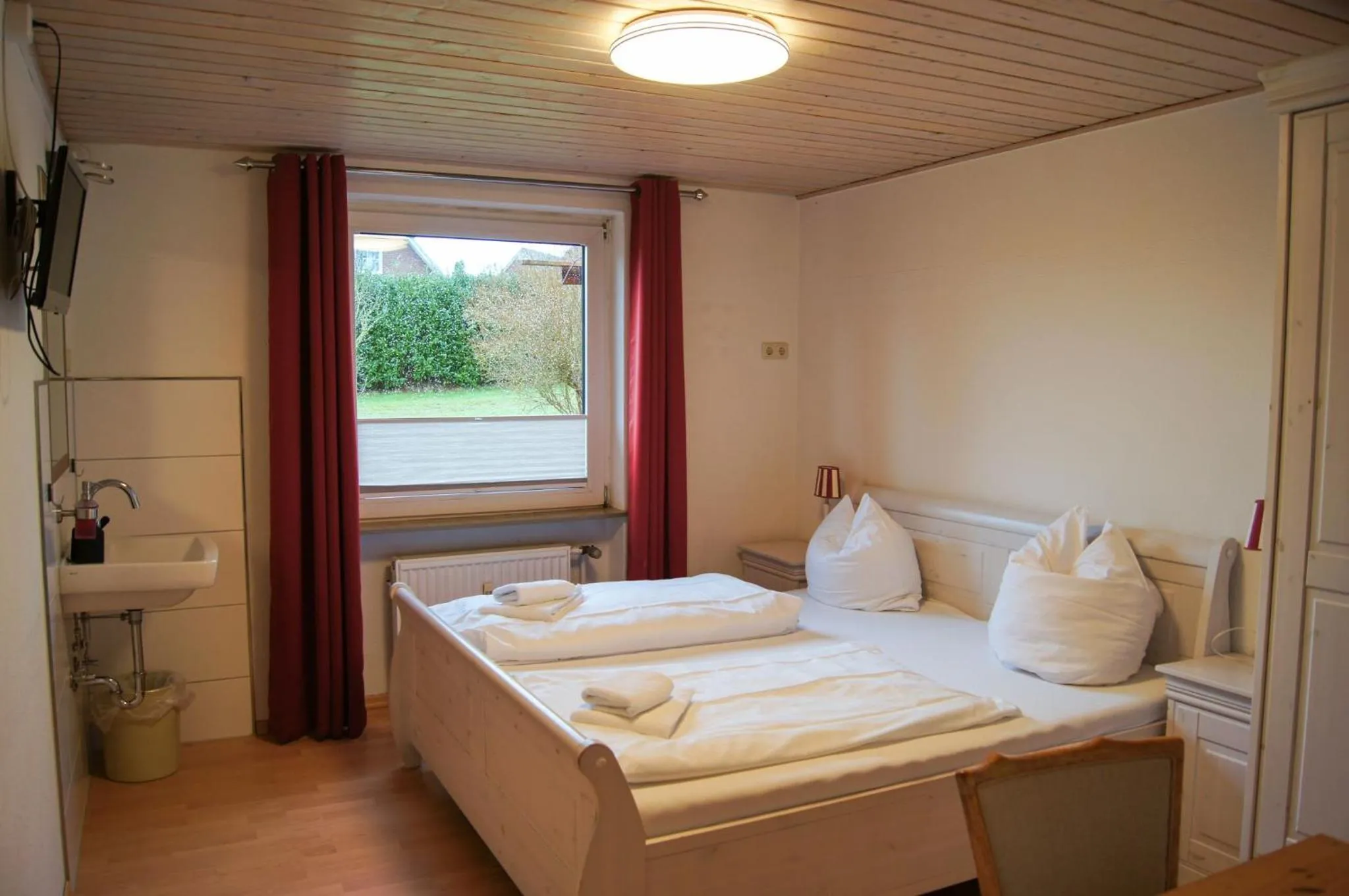 Photo of the whole room, Bed in Nobis Krug