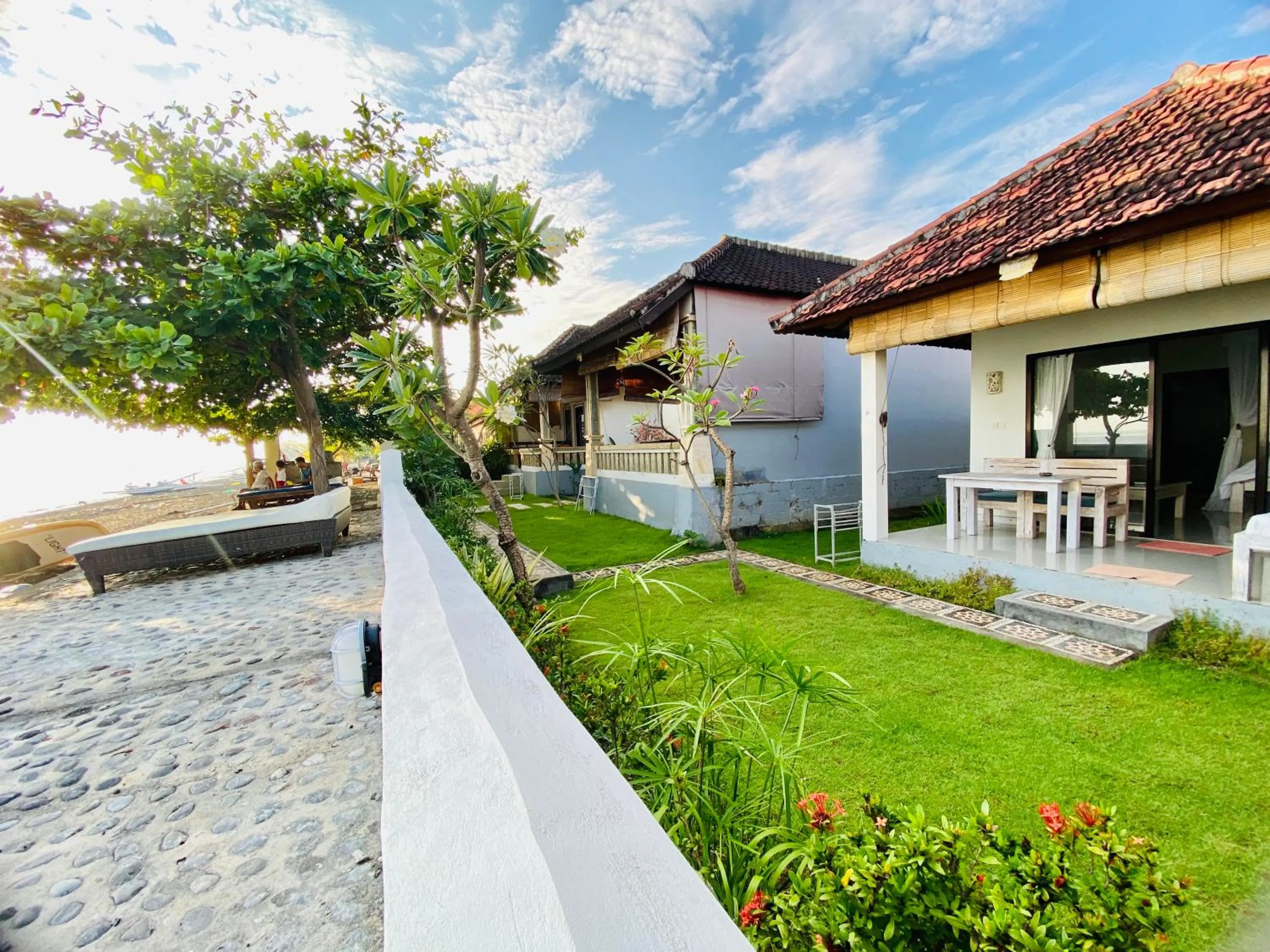 Solaluna Beach Homestay