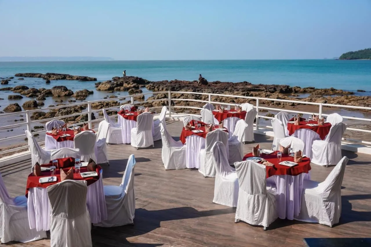 Restaurant/places to eat in Bambolim Beach Resort