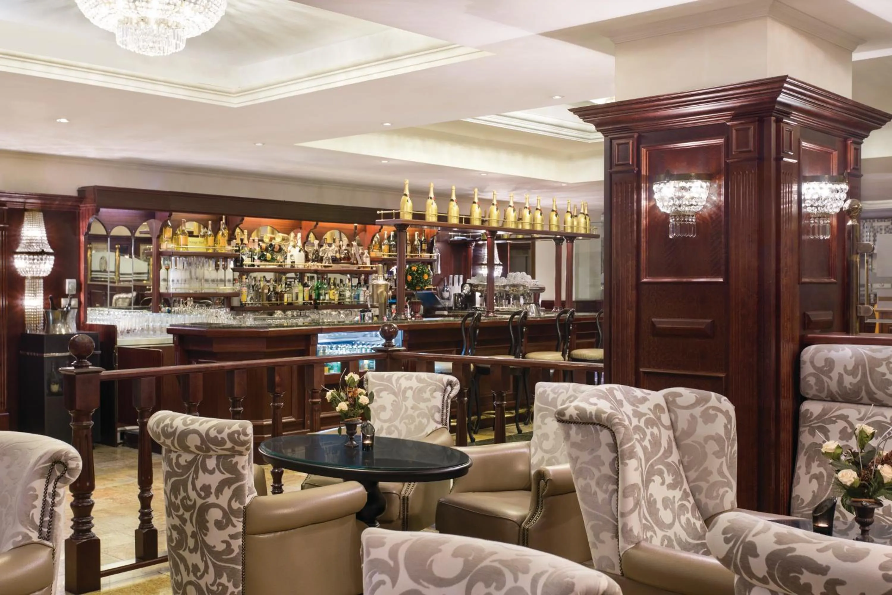 Lounge or bar in Ramada Hotel & Suites by Wyndham Bucharest North
