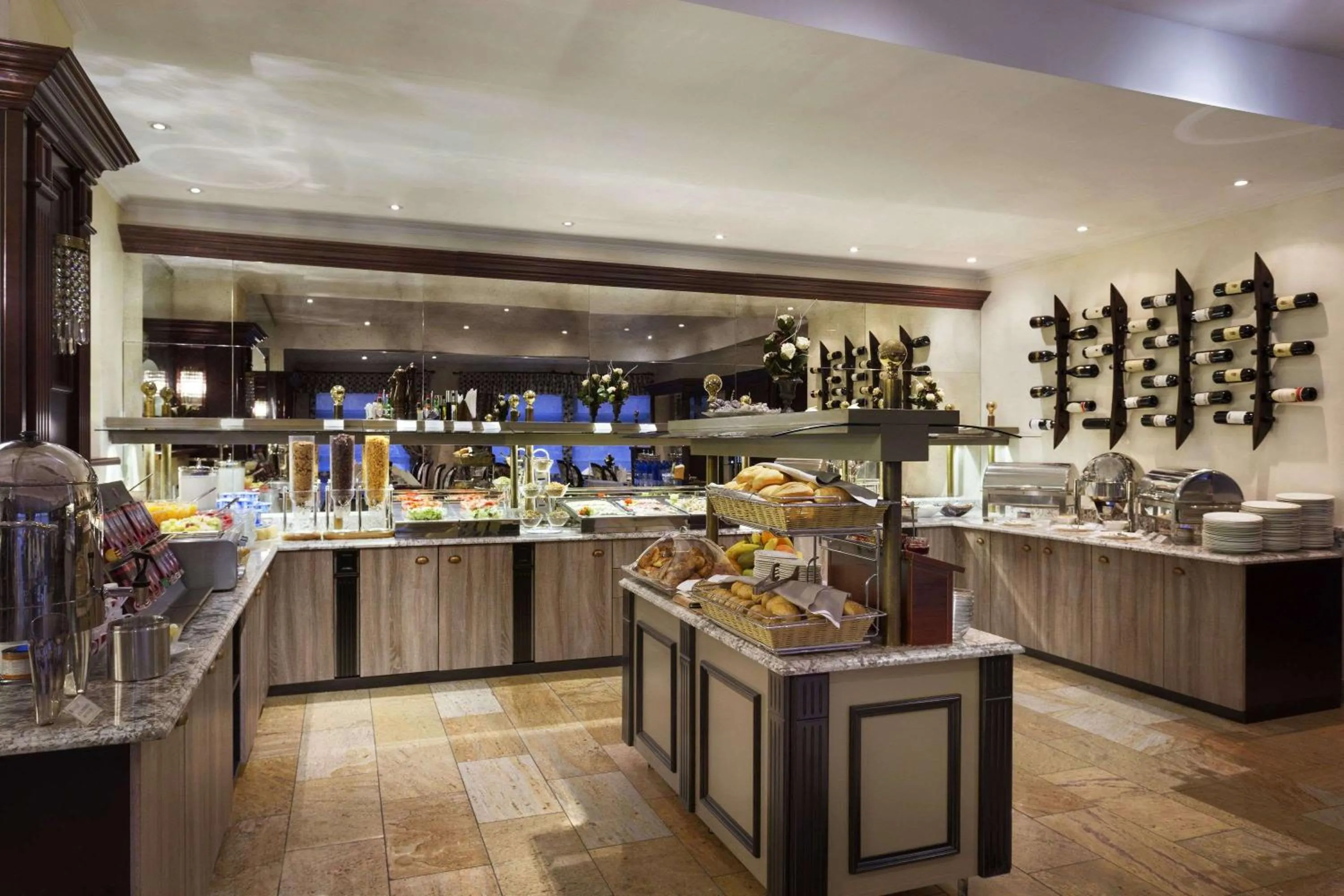 Restaurant/places to eat in Ramada Hotel & Suites by Wyndham Bucharest North